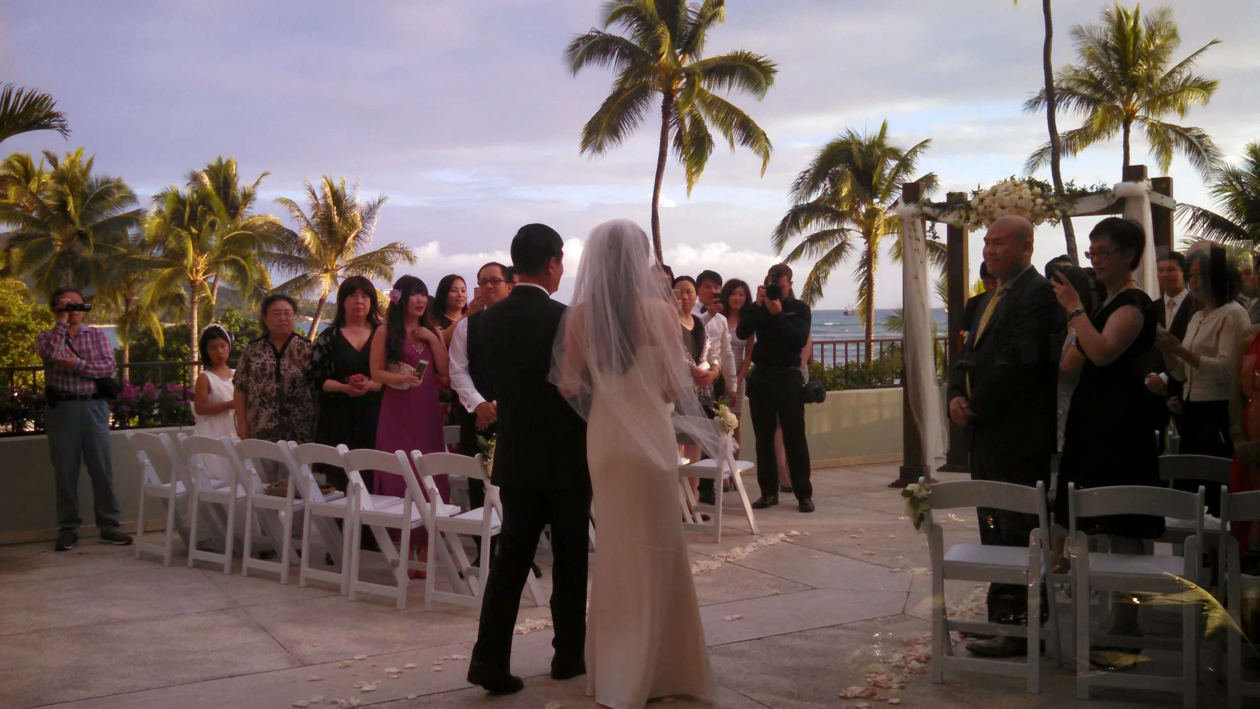 8-bella-bride-sunset-waikiki-ceremony.jpg