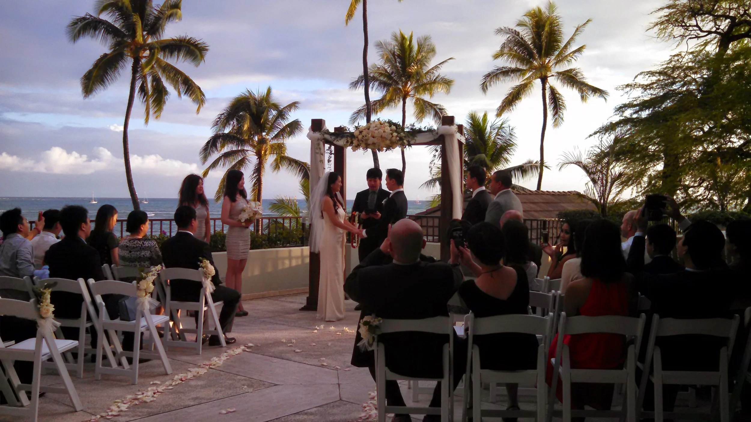 9-halekulani-hau-terrace-ceremony-gordon-bella.jpg