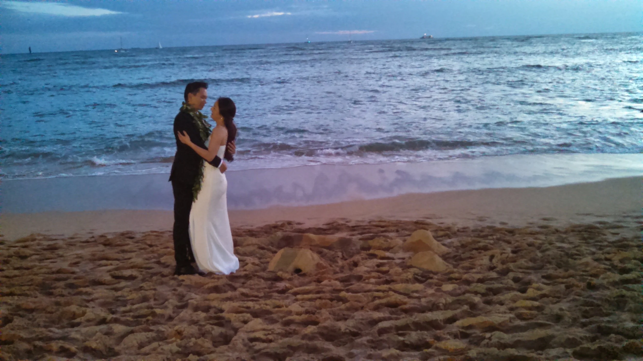 19-waikiki-sunset-wedding.jpg