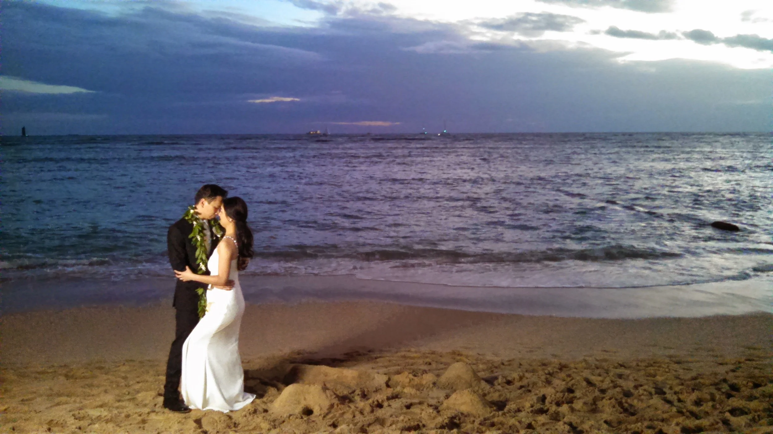 21-waikiki-sunset-wedding.jpg