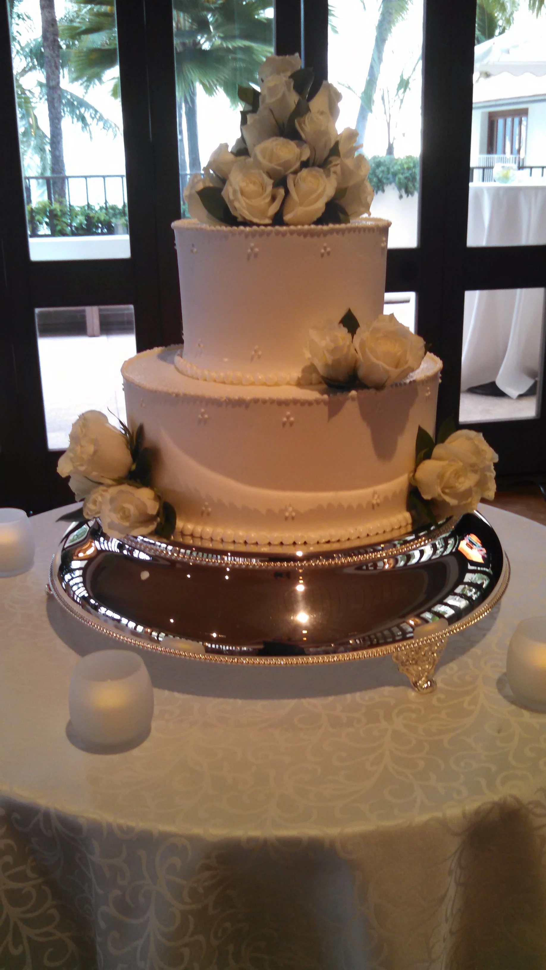 25-oahu-wedding-cake.jpg