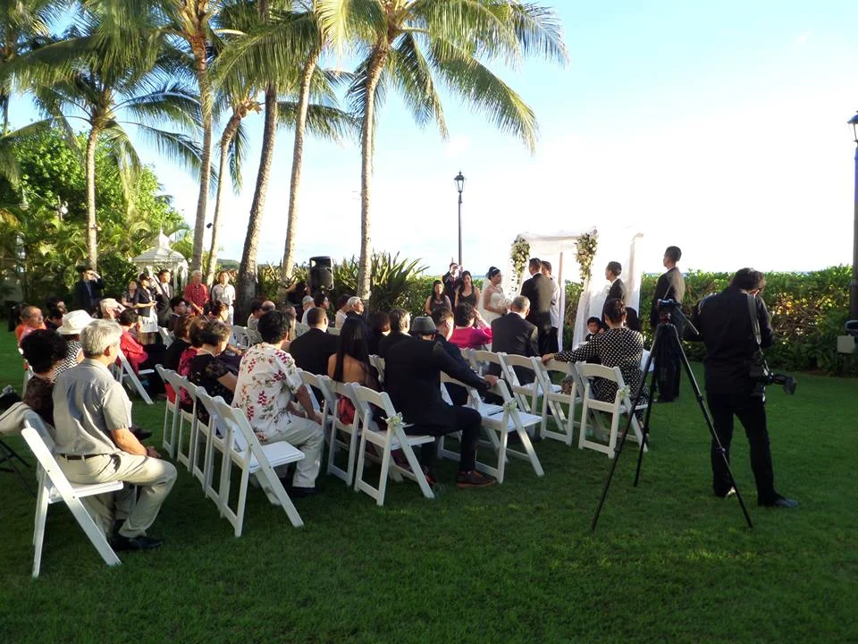 10-outdoor-moana-surfrider-wakiki-wedding.jpg