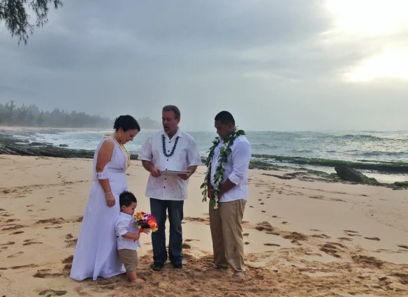 7-small-beach-wedding-ceremony.jpg