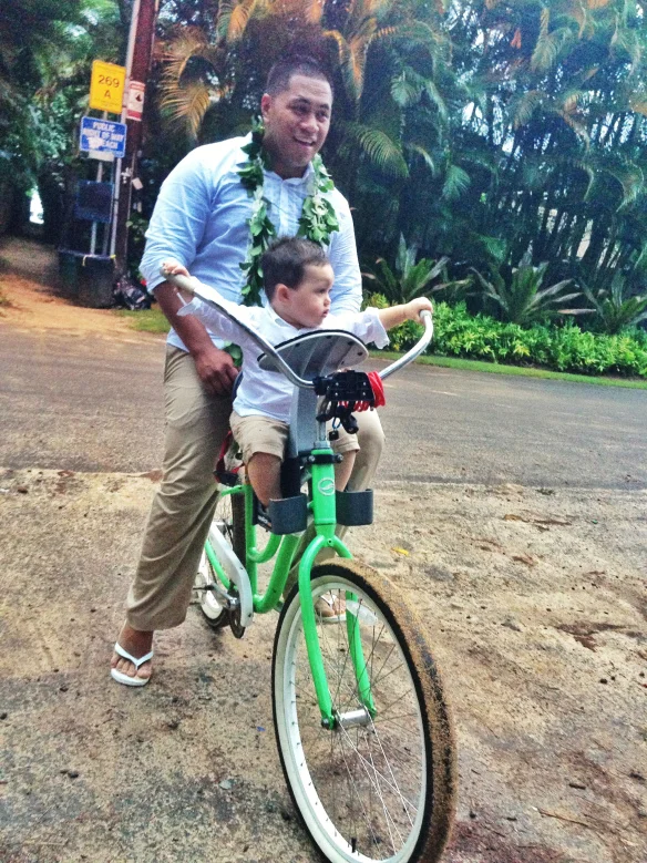 17-north-shore-bike-wedding.jpg