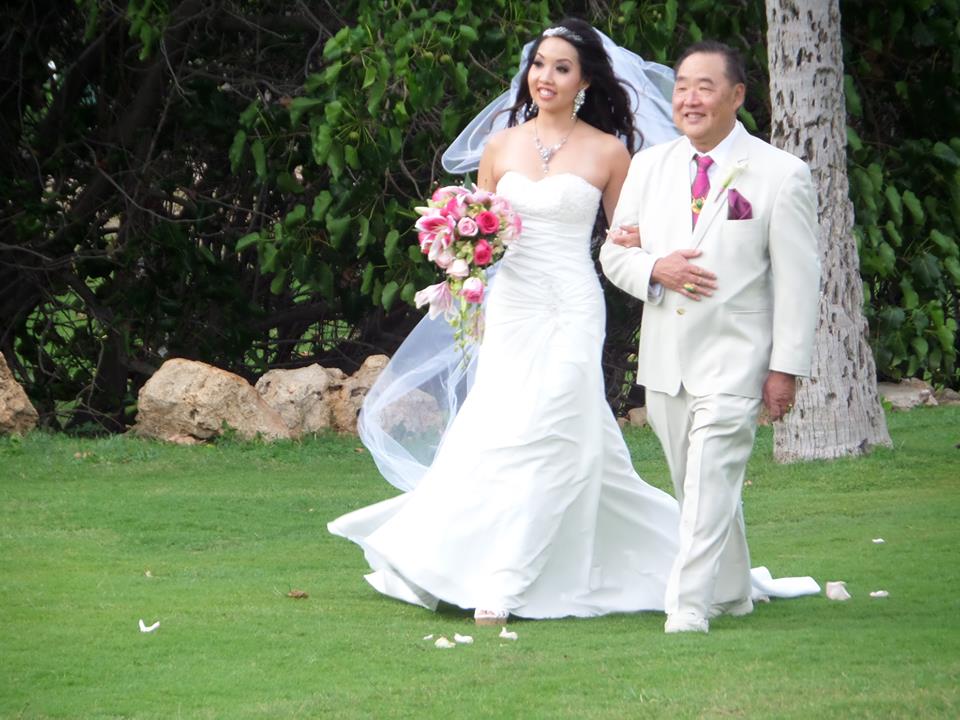 19-hawaii-bride-entrance.jpg
