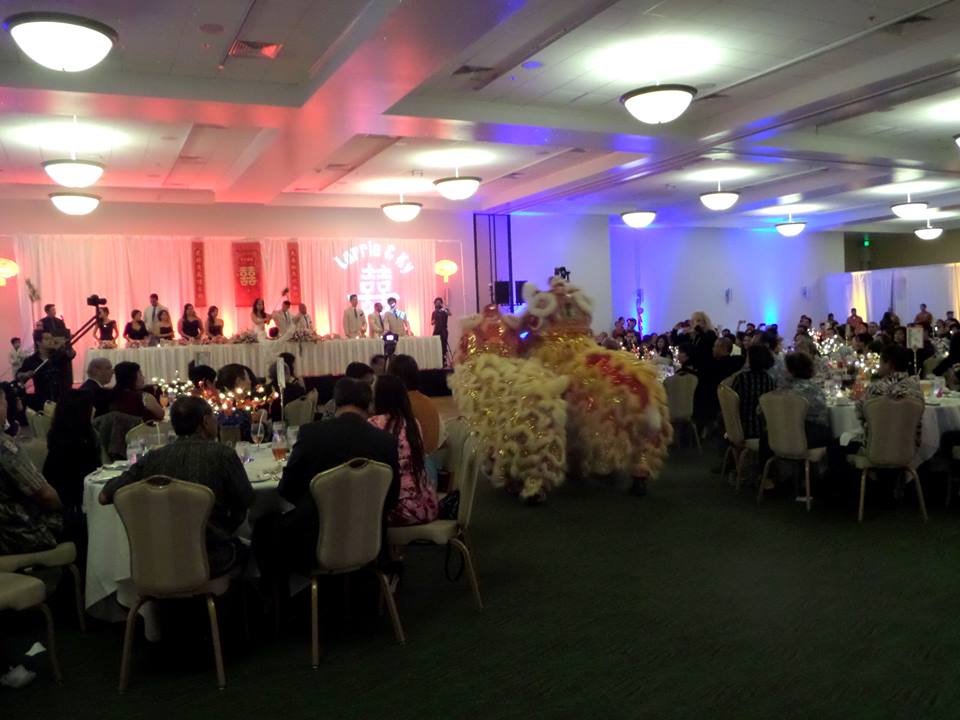 27-hawaii-wedding-reception-lion-dance.jpg