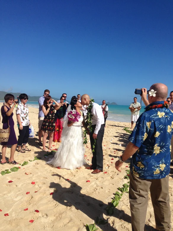 14-beach-wedding-oahu-hawaii.jpg