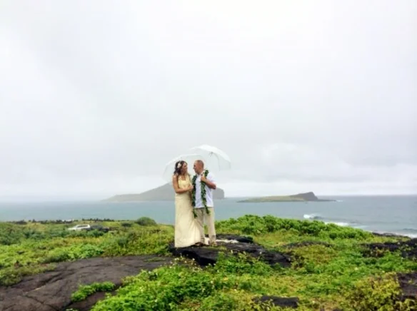 1-mike-amanda-makapuu-beach-ceremony-rainy-weather.jpg