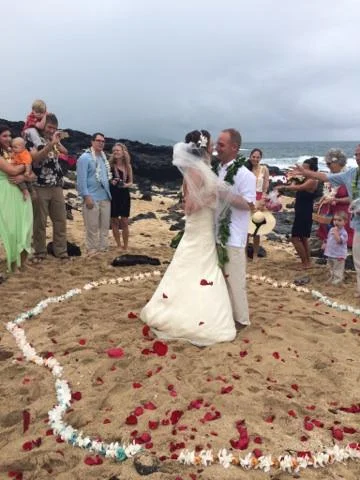 4-mike-amanda-makapuu-beach-ceremony.jpg