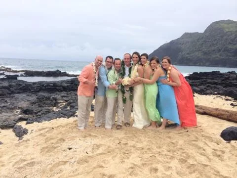 5-hawaii-colorful-wedding-party.jpg