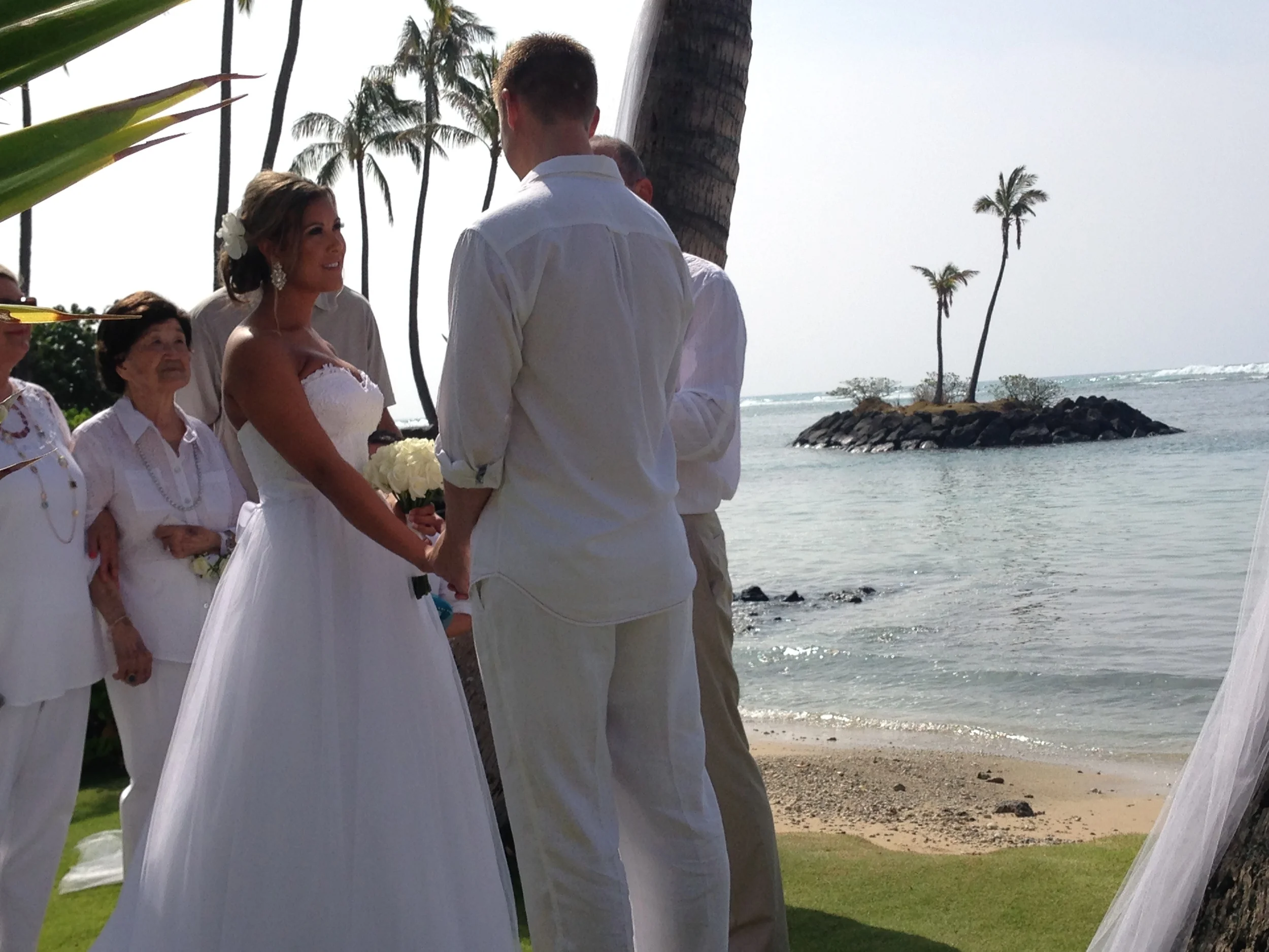 kahala-beach-wedding-bill-emily