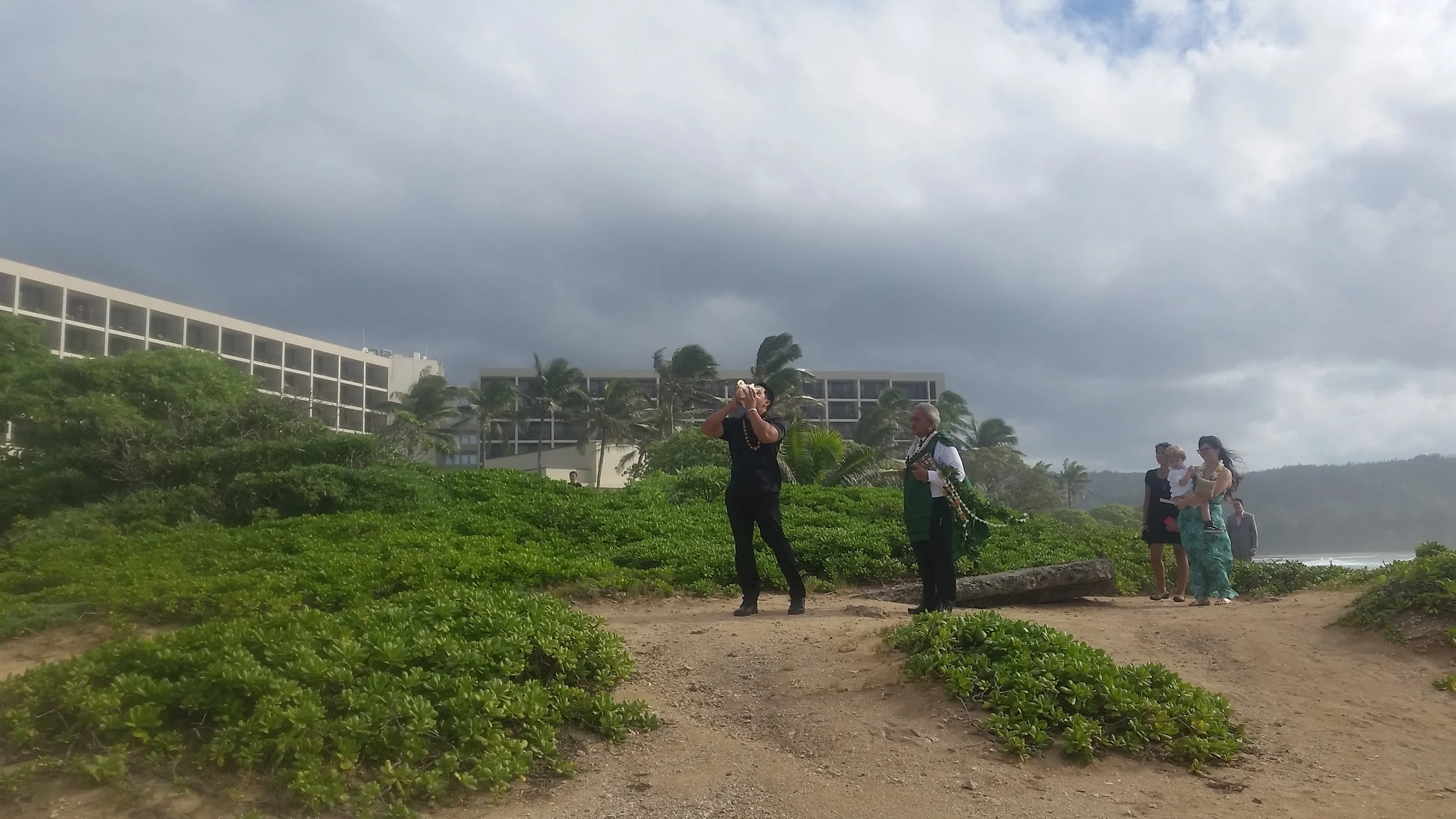 turtle-bay-resort-outdoor- ceremony