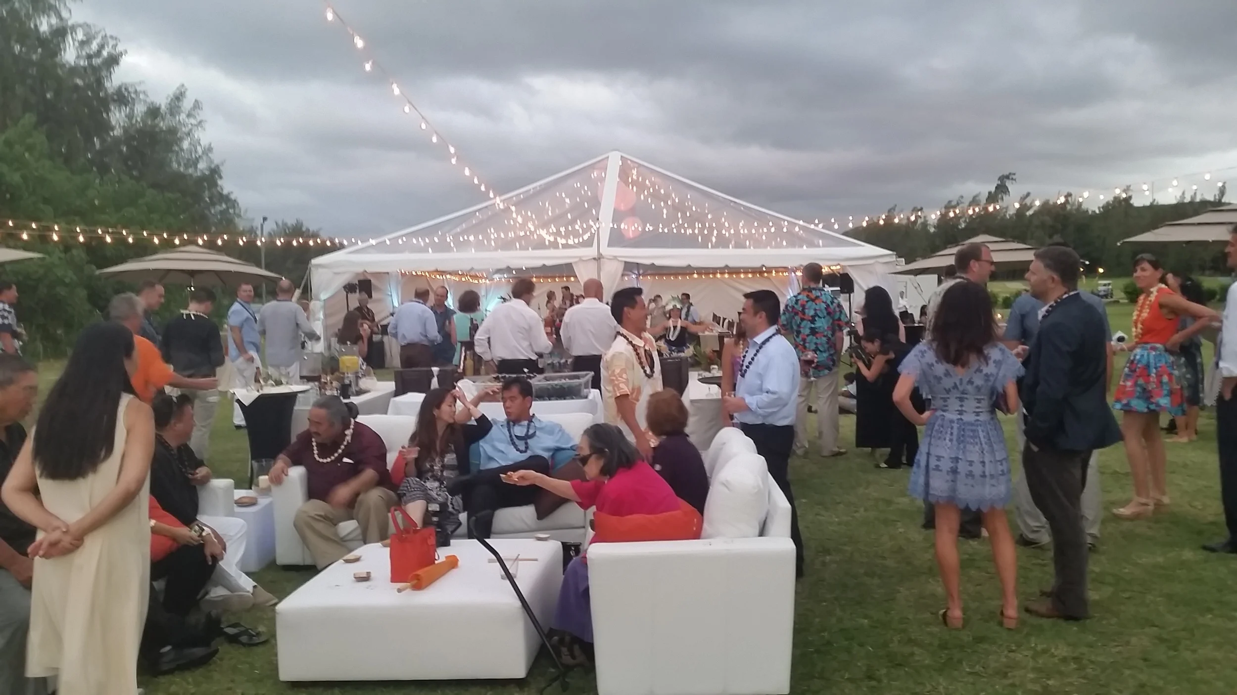 turtle-bay-resort-outdoor-wedding-reception