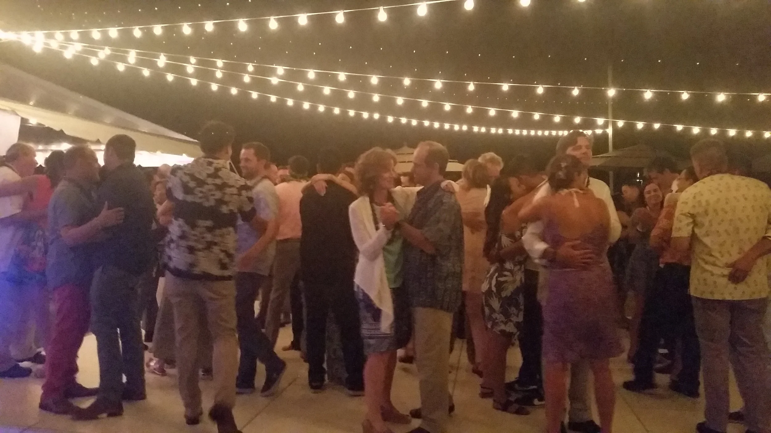 turtle-bay-resort-outdoor-wedding-reception