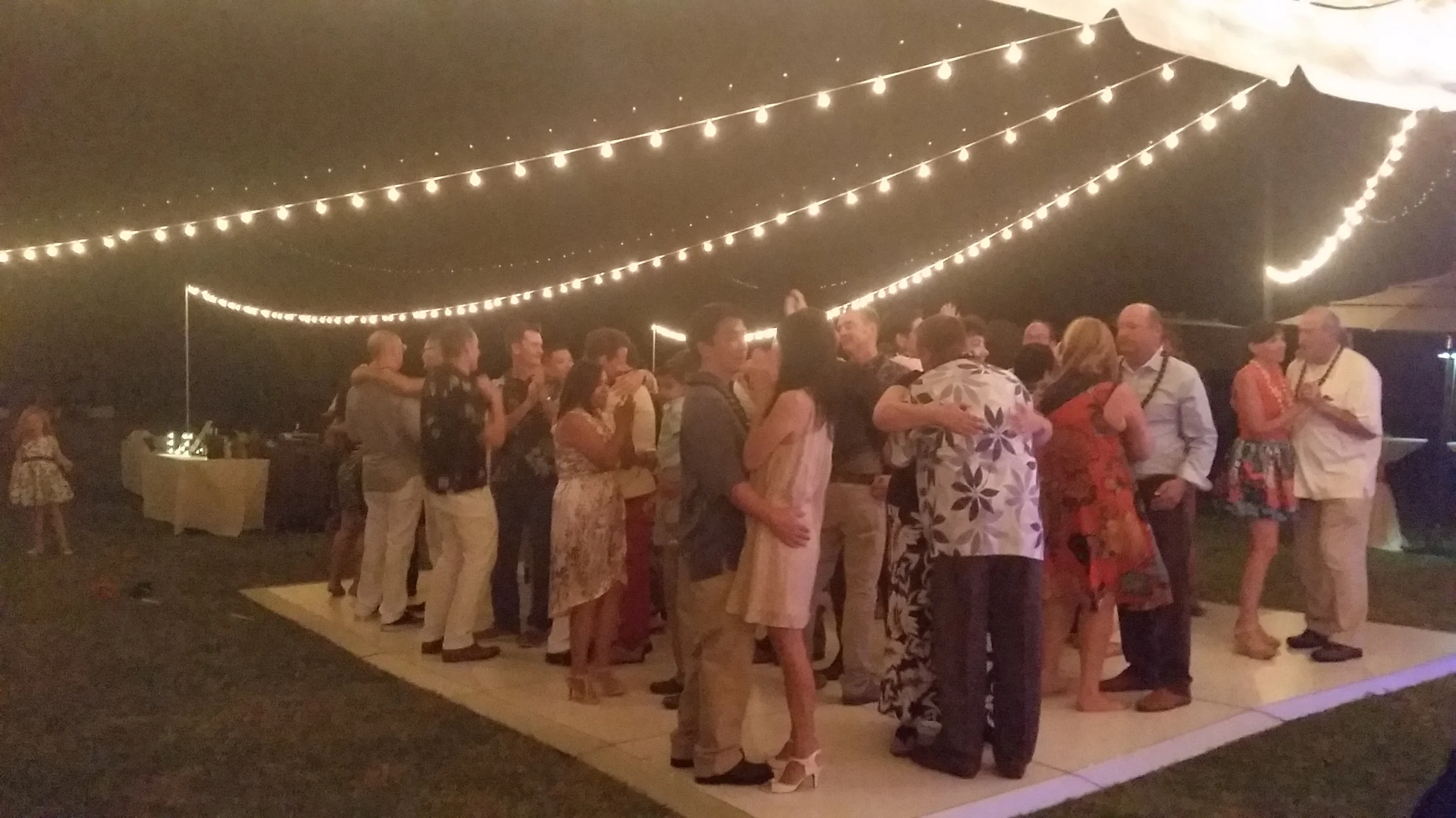 turtle-bay-resort-outdoor-wedding-reception