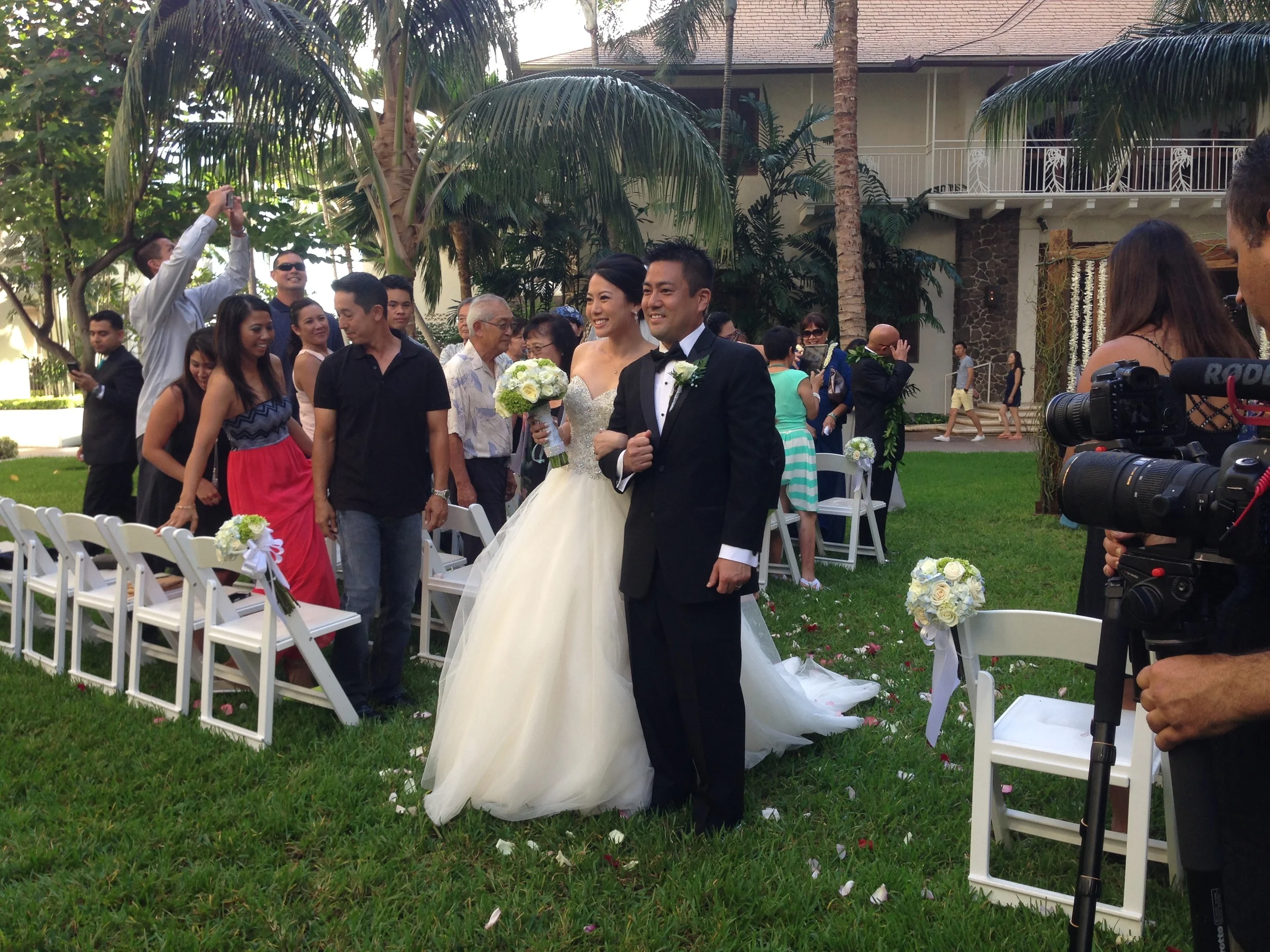 16-halekulani-courtyard-ceremony.JPG