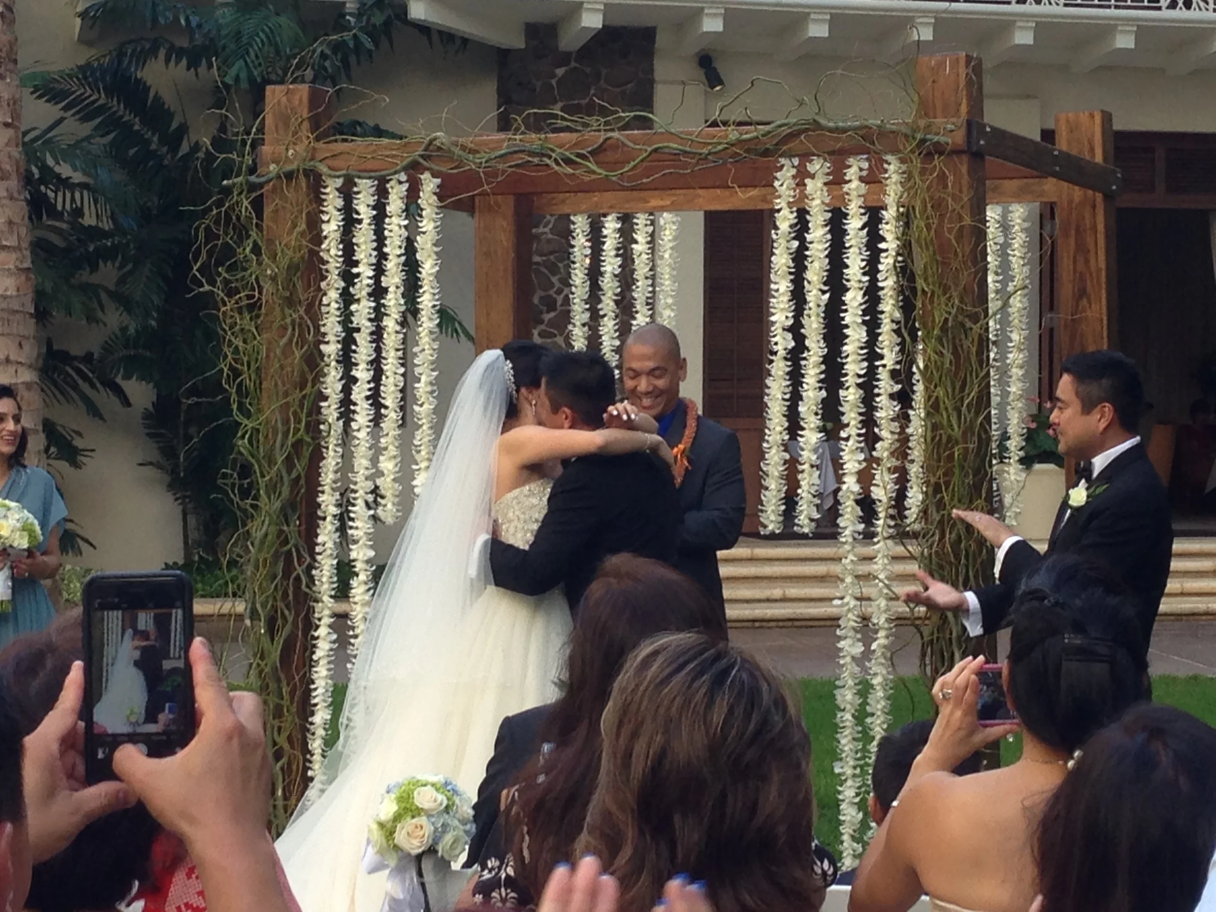 14-halekulani-courtyard-ceremony.JPG