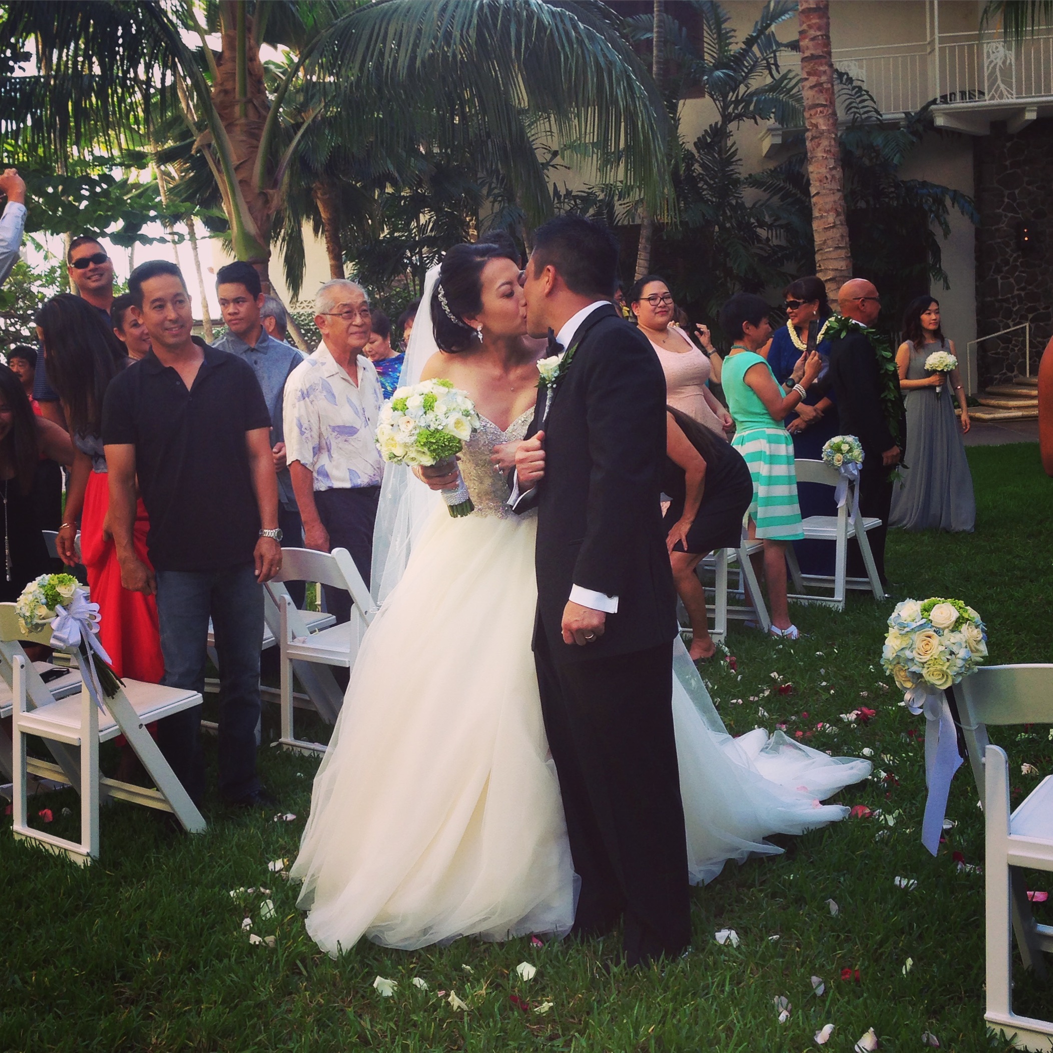 17-halekulani-courtyard-ceremony.JPG