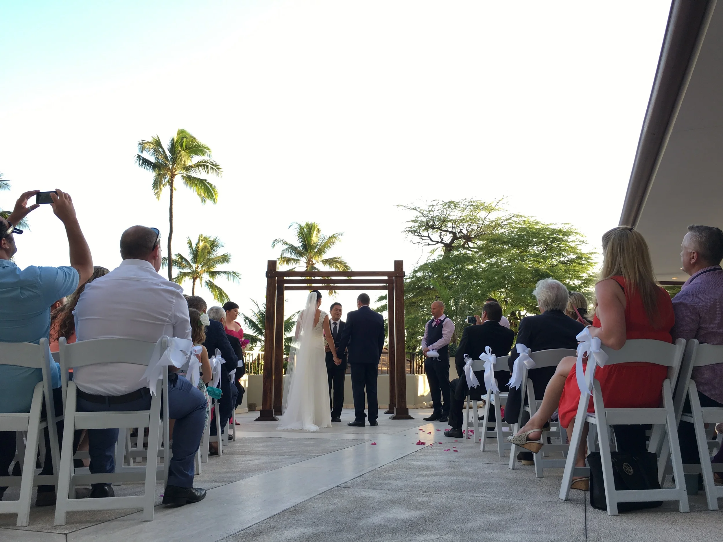 1-halekulani-hau-terrace-wedding-ceremony.JPG