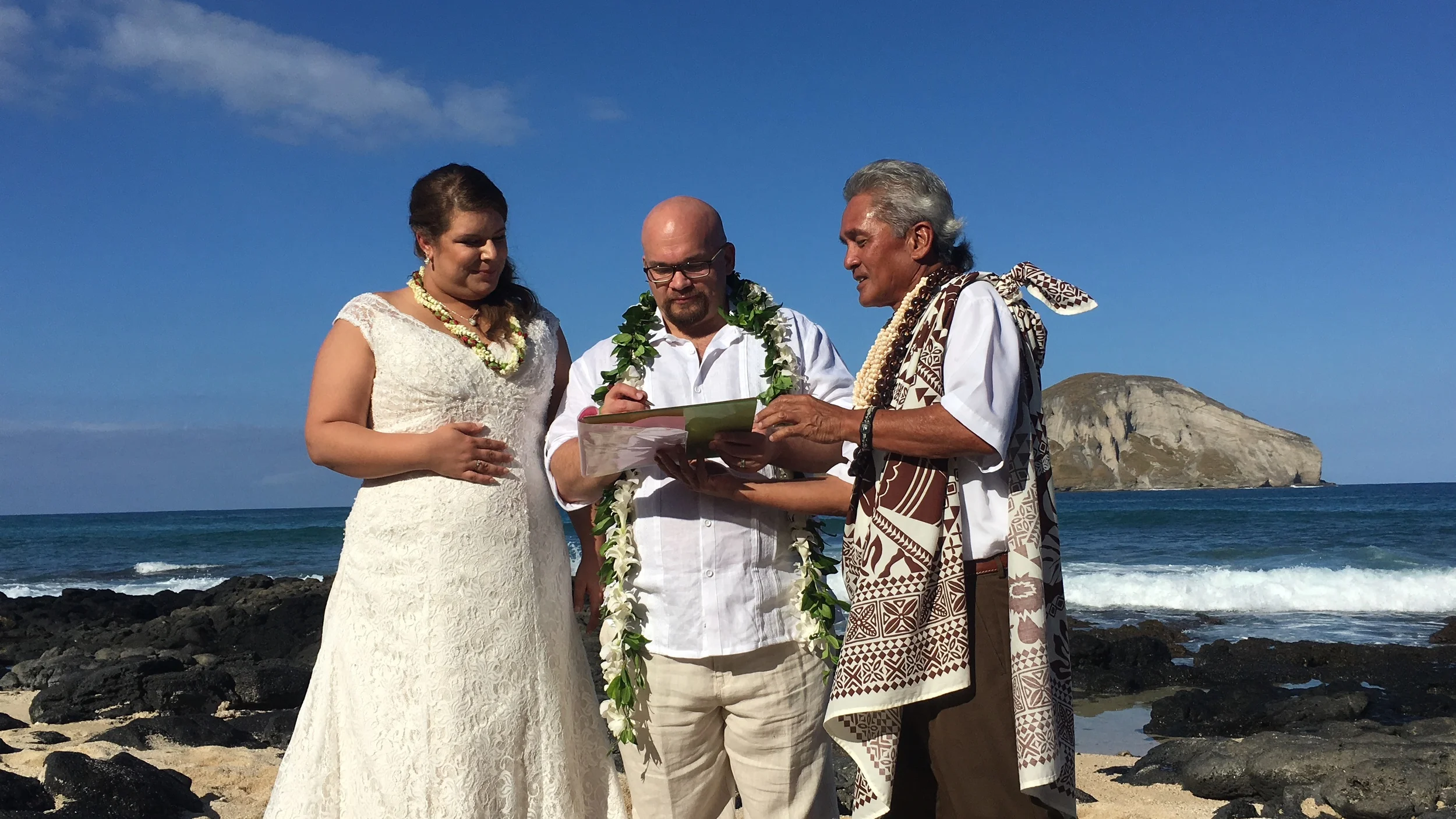 29-small-hawaii-beach-wedding.JPG