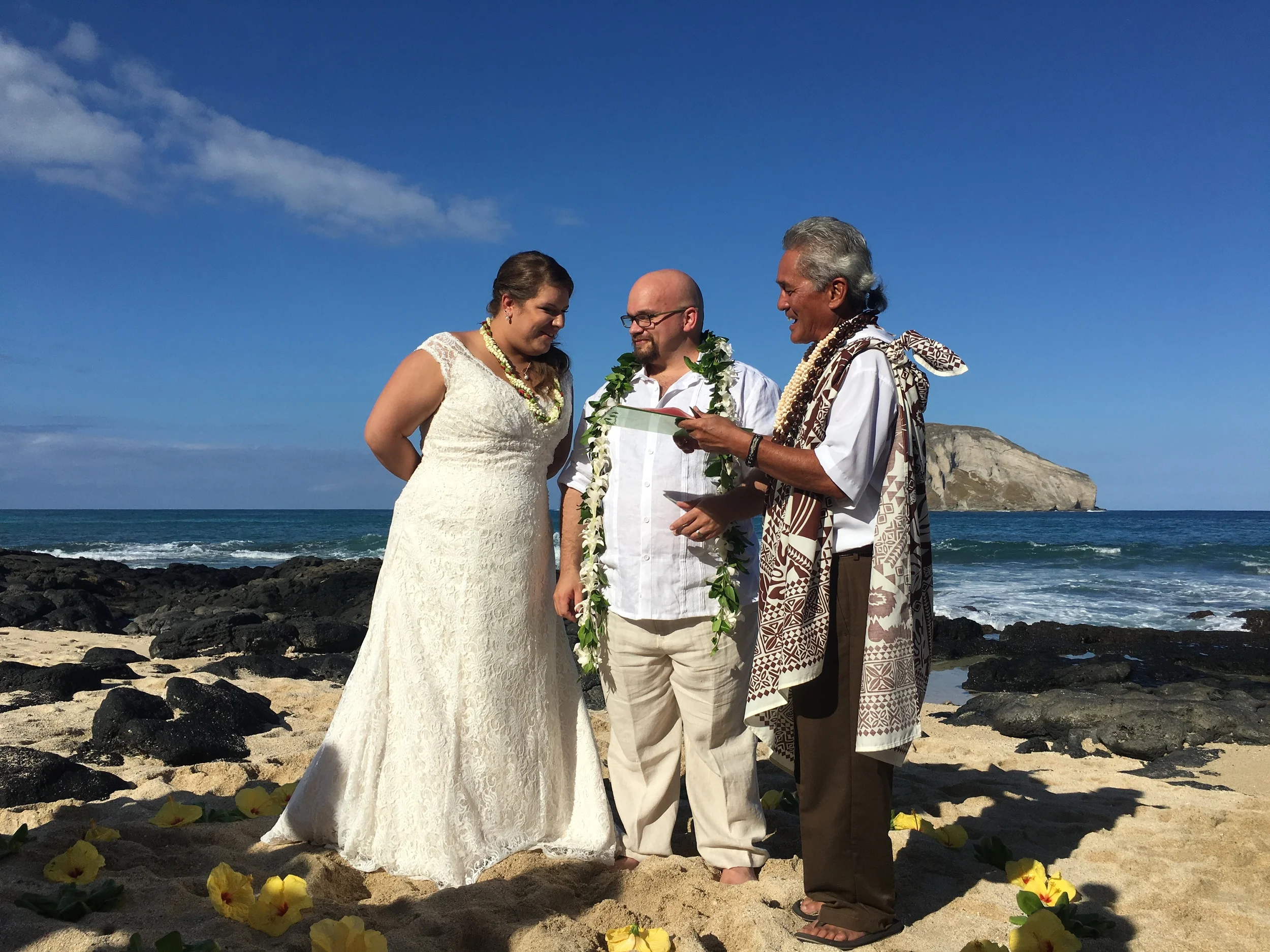 28-small-hawaii-beach-wedding.JPG