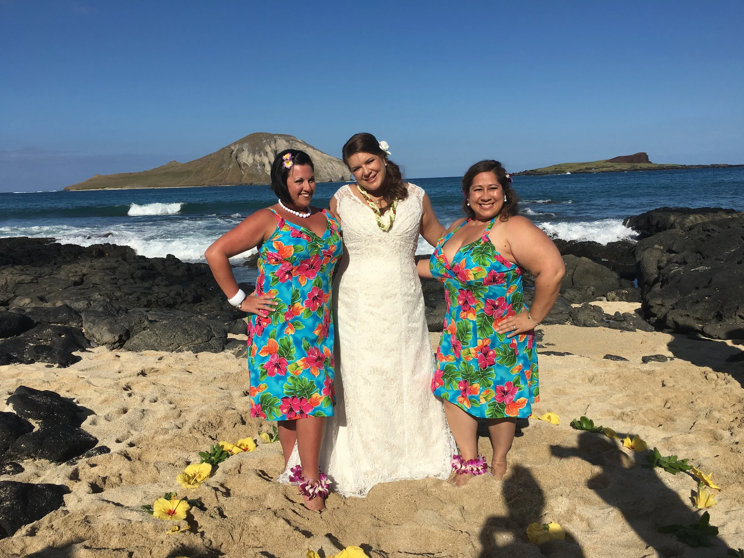 30-small-hawaii-beach-wedding.JPG
