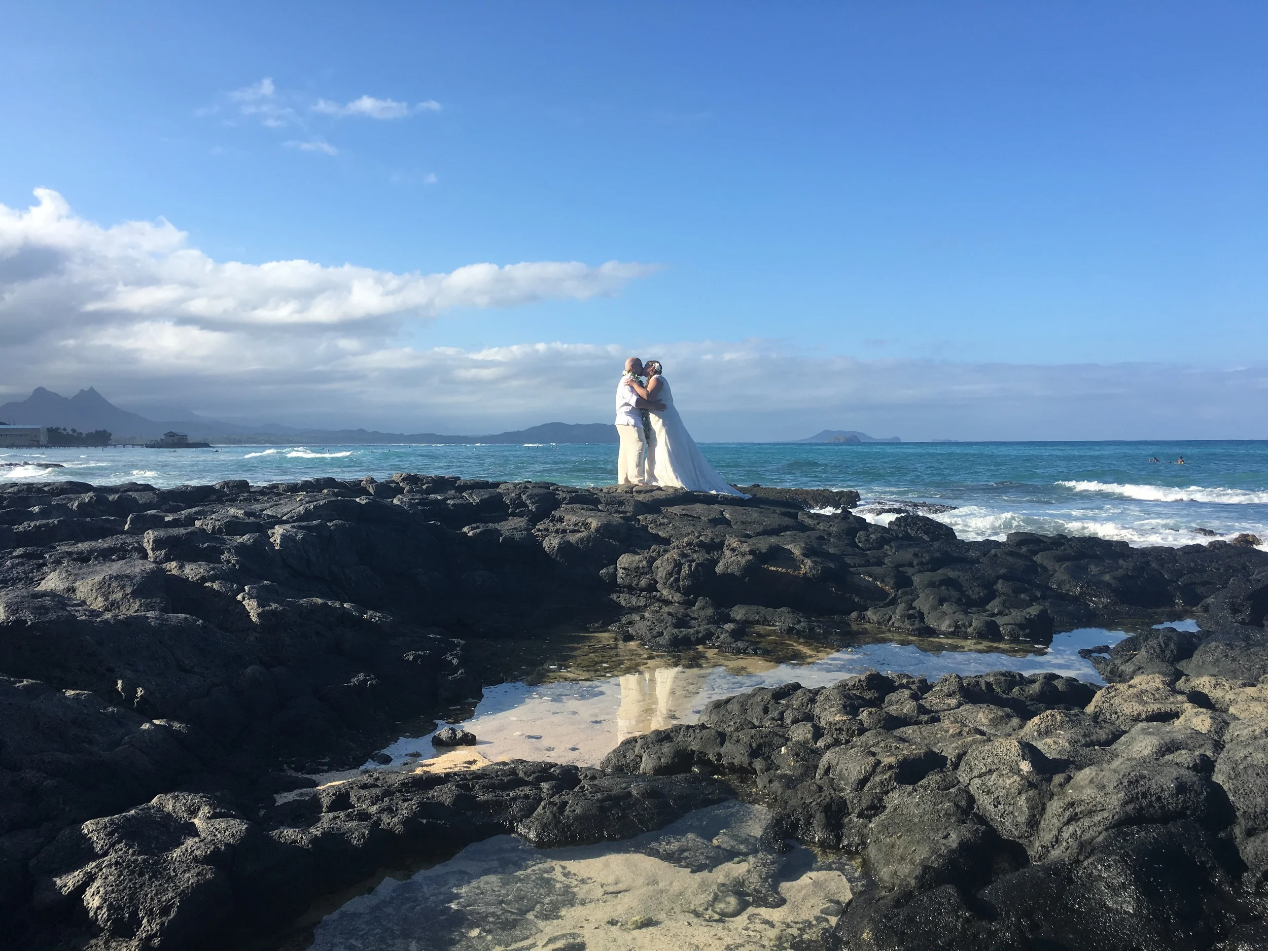 41-small-hawaii-beach-wedding.jpeg