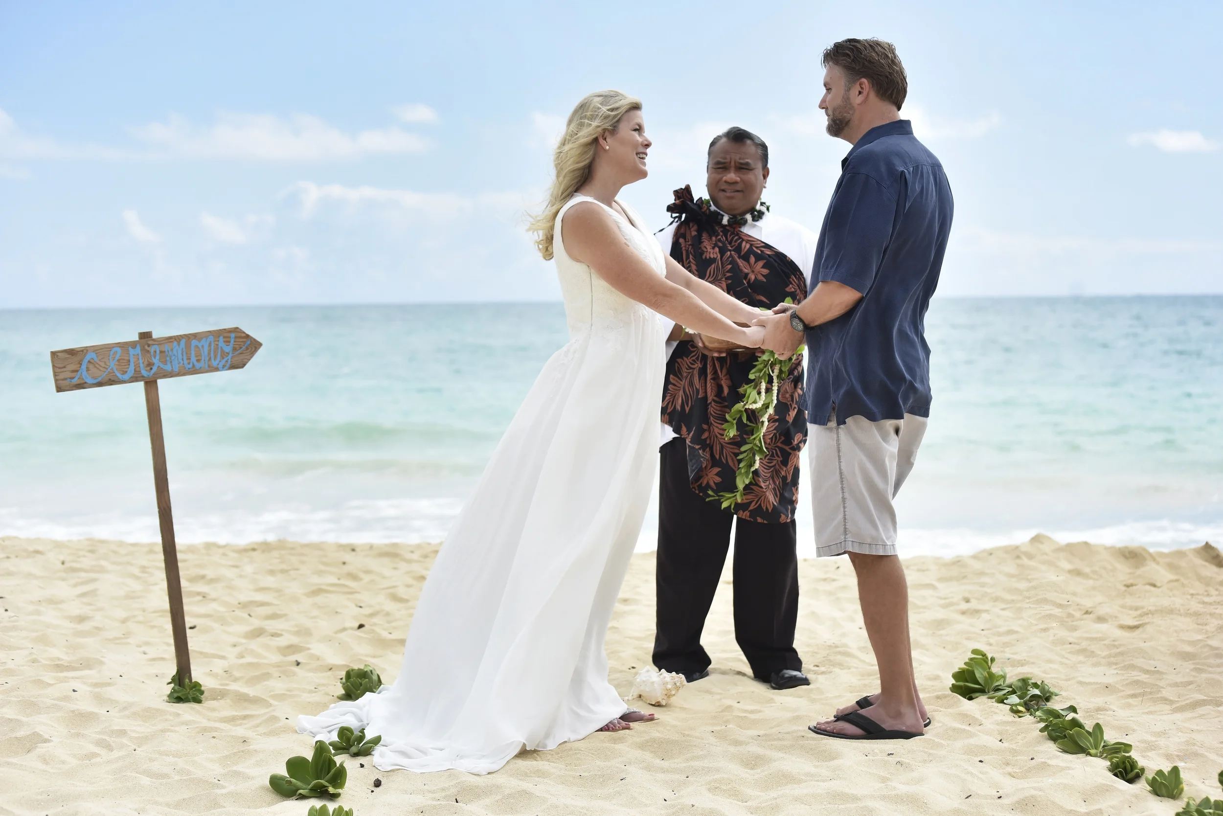 12-waimanalo-beach-wedding.jpg