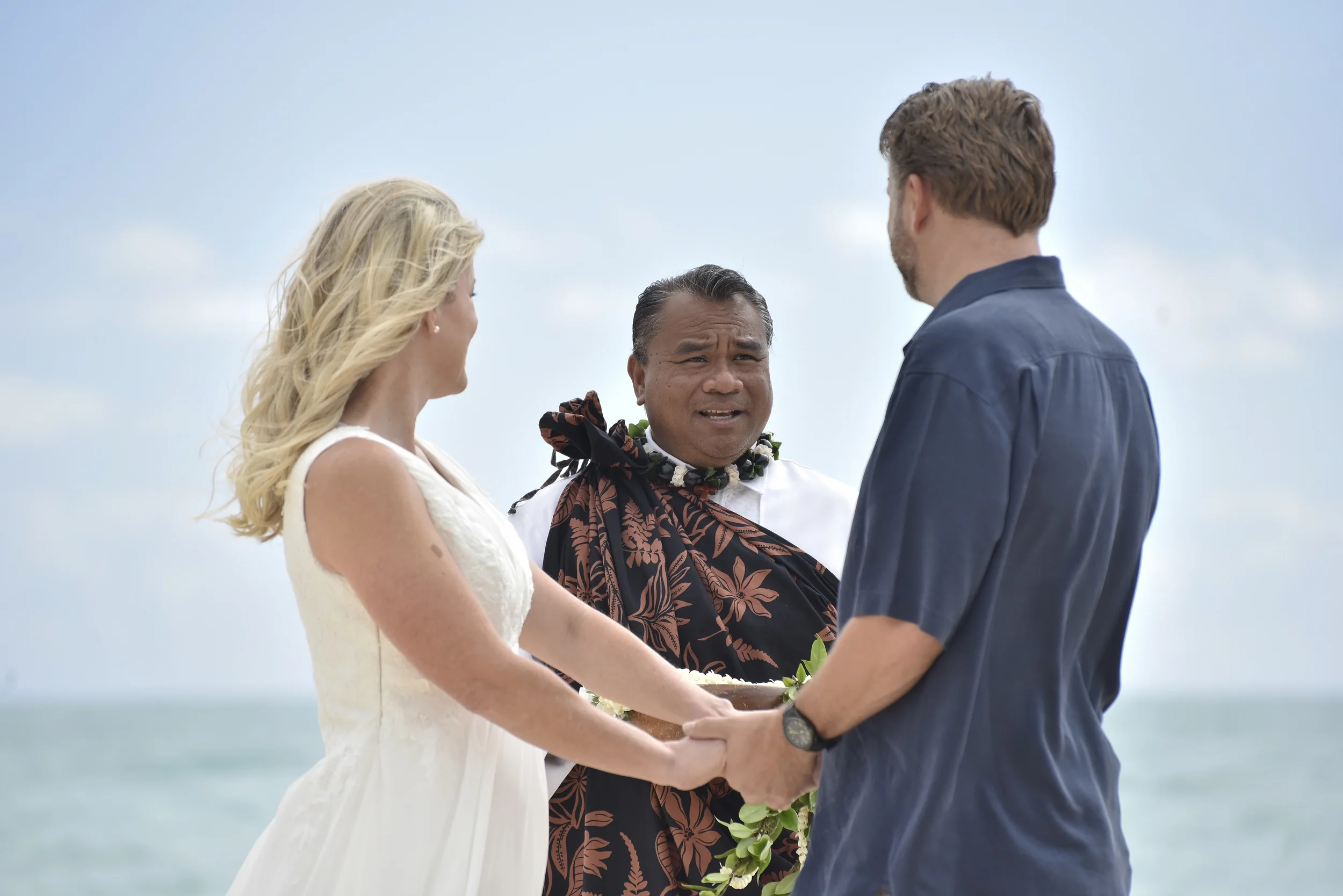 11-waimanalo-beach-wedding.jpg