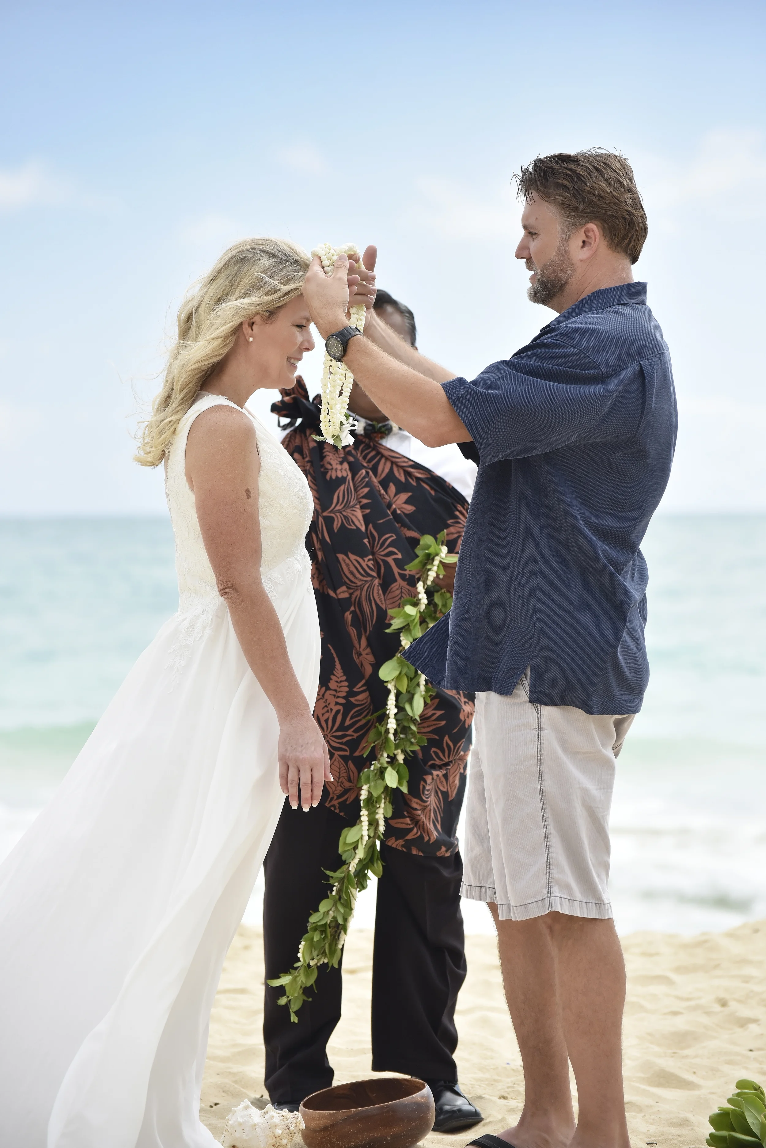 14-waimanalo-beach-wedding.jpg
