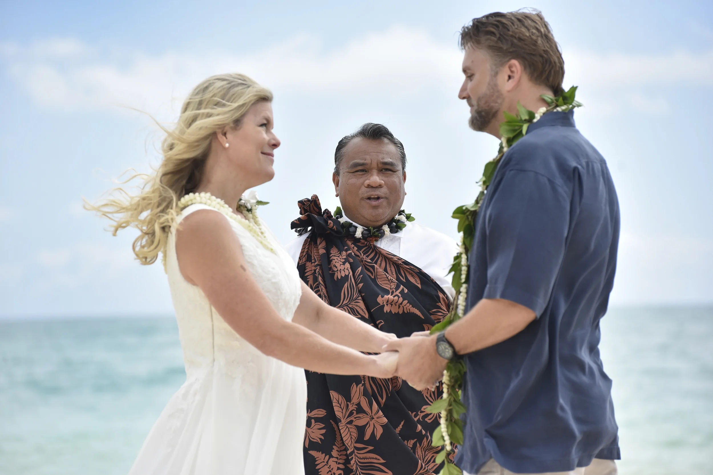 15-waimanalo-beach-wedding.jpg