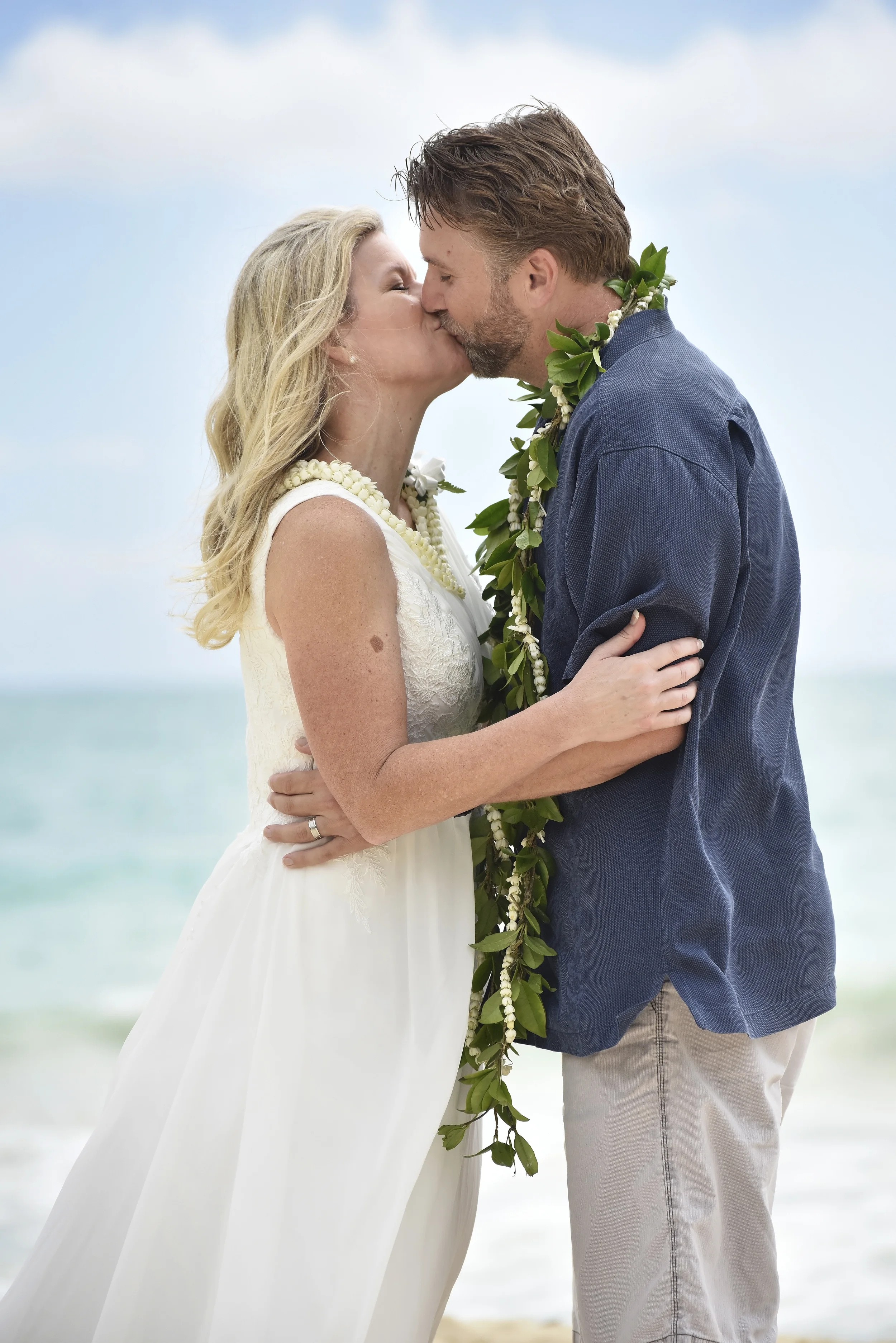 16-waimanalo-beach-wedding.jpg