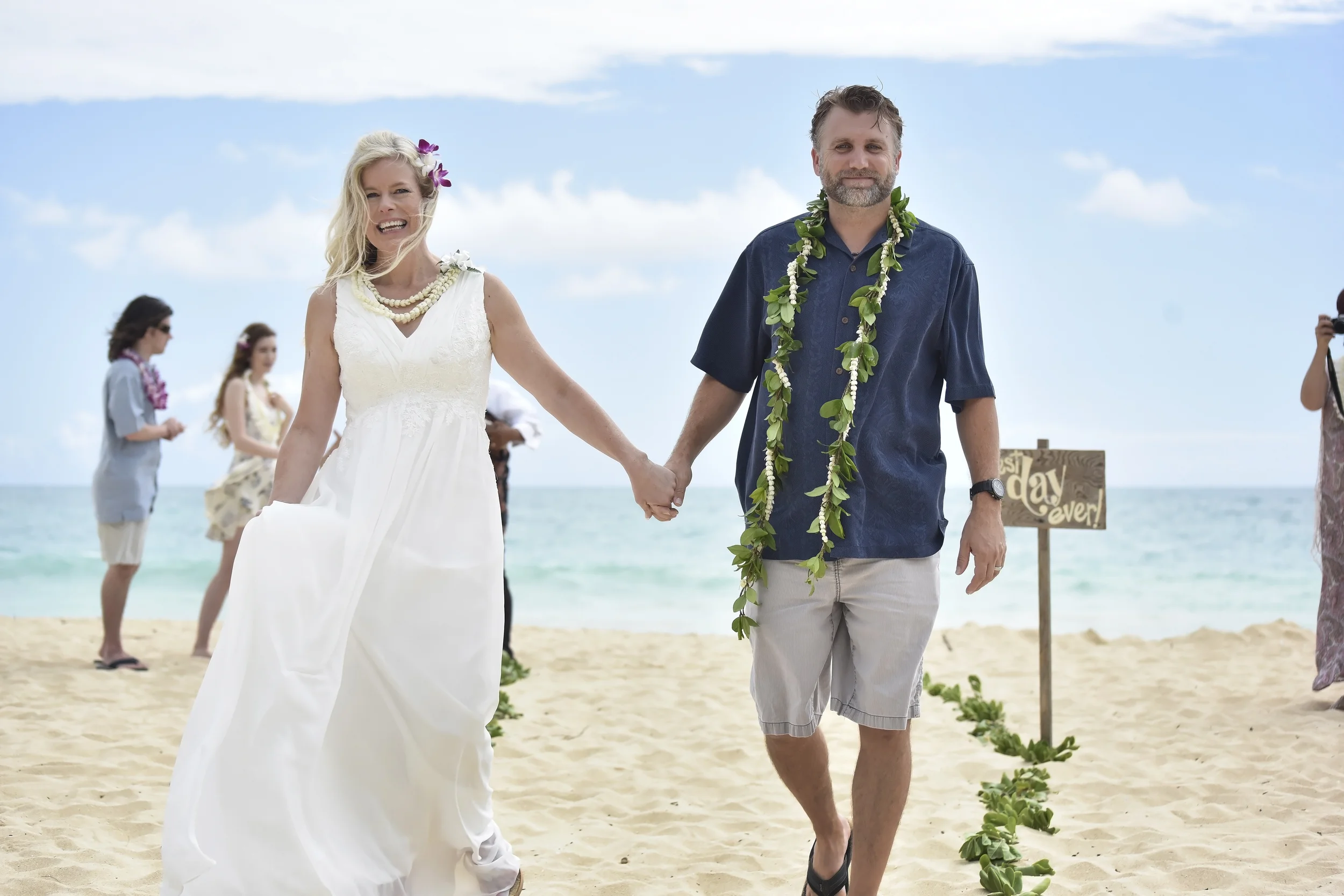 17-waimanalo-beach-wedding.jpg