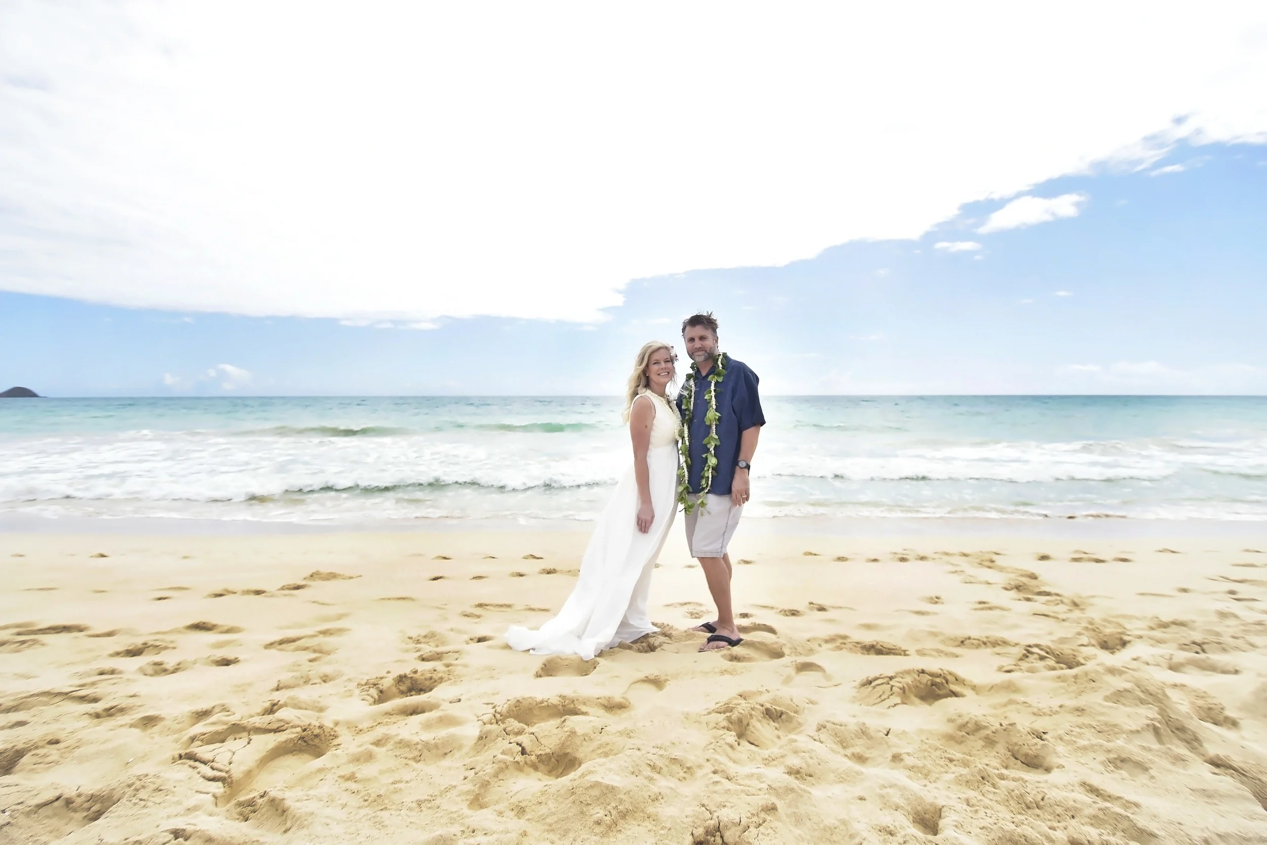 19-waimanalo-beach-wedding.jpg
