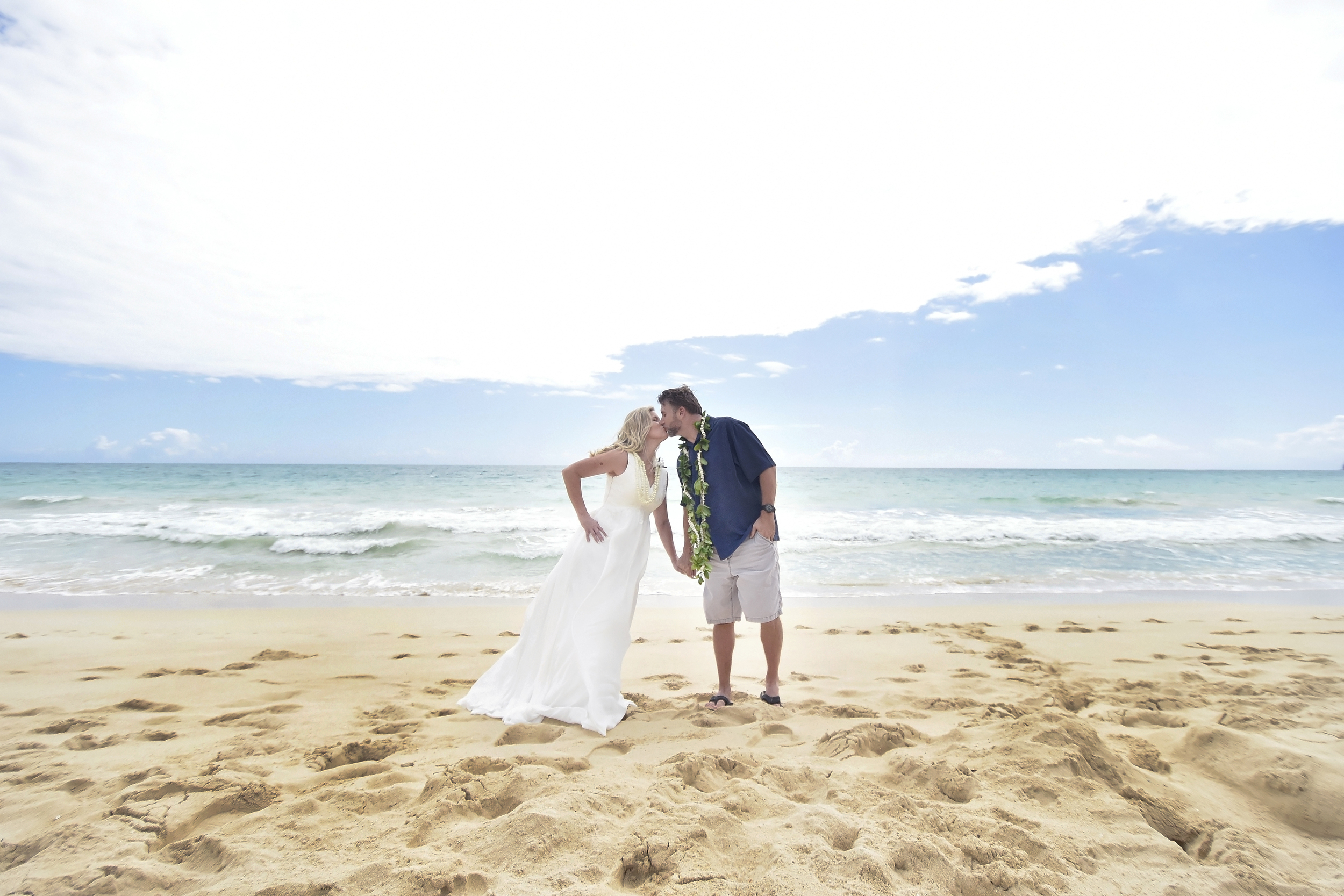 21-waimanalo-beach-wedding.jpg