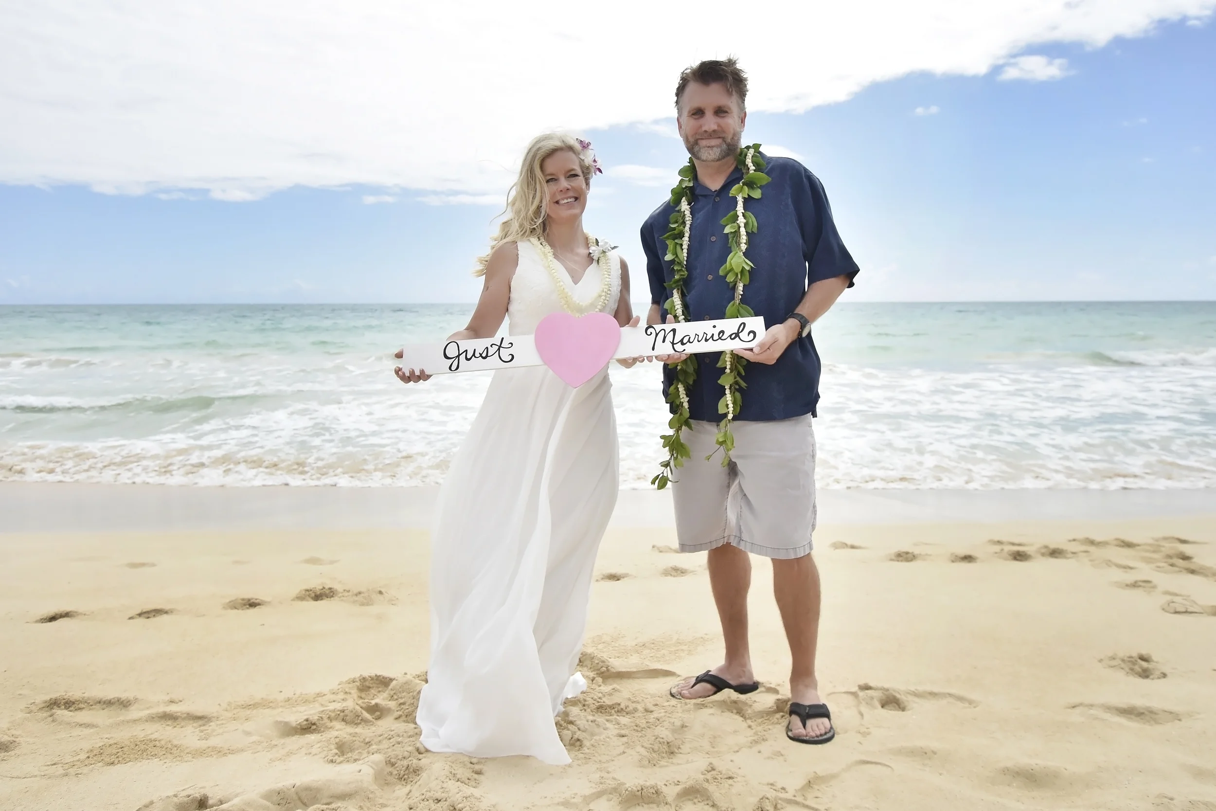 22-waimanalo-beach-wedding.jpg