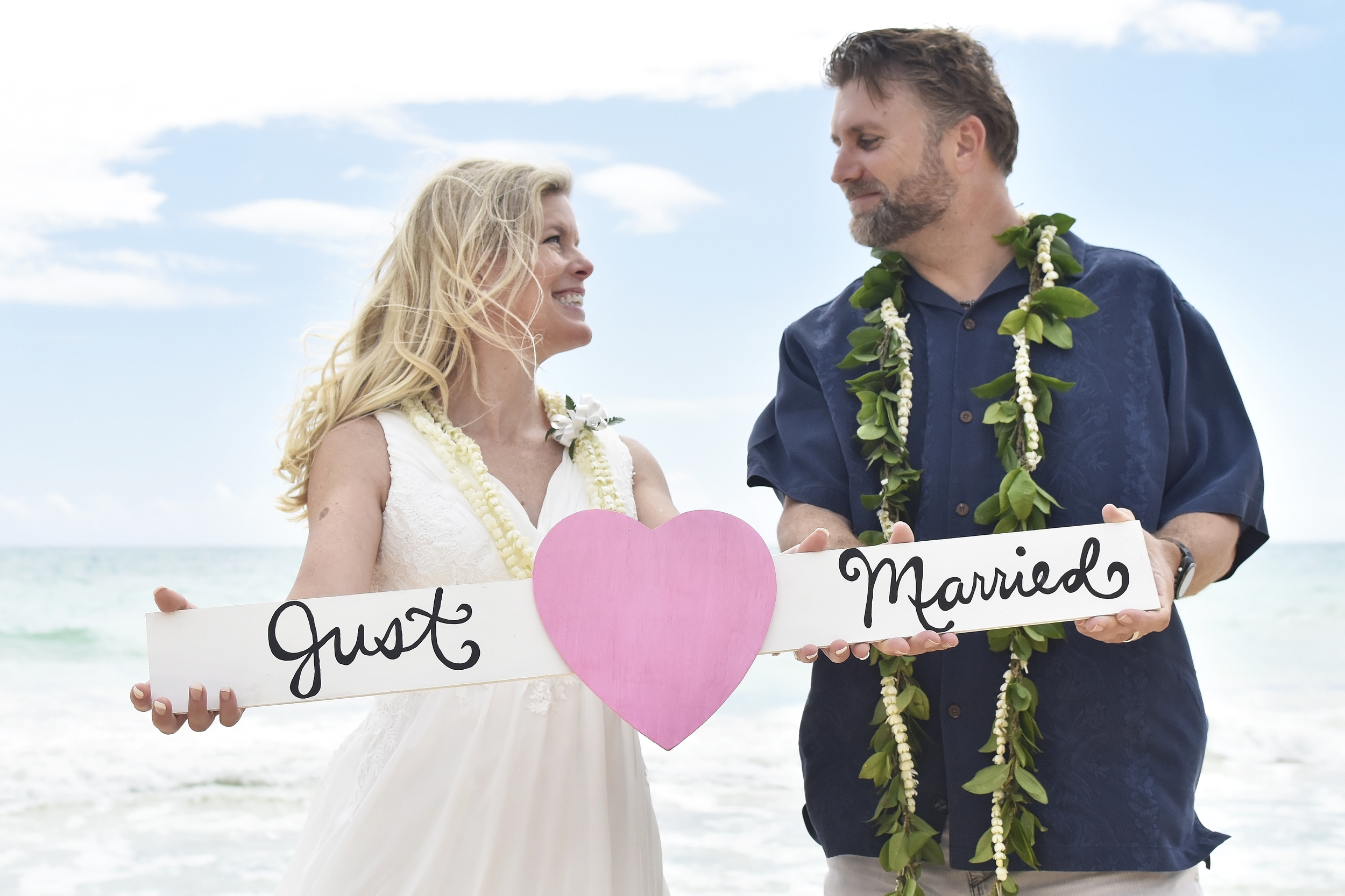23-waimanalo-beach-wedding.jpg