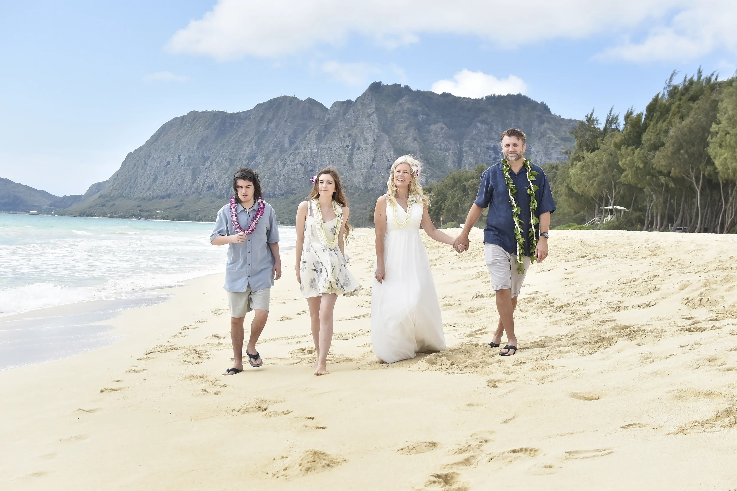 25-waimanalo-beach-wedding.jpg
