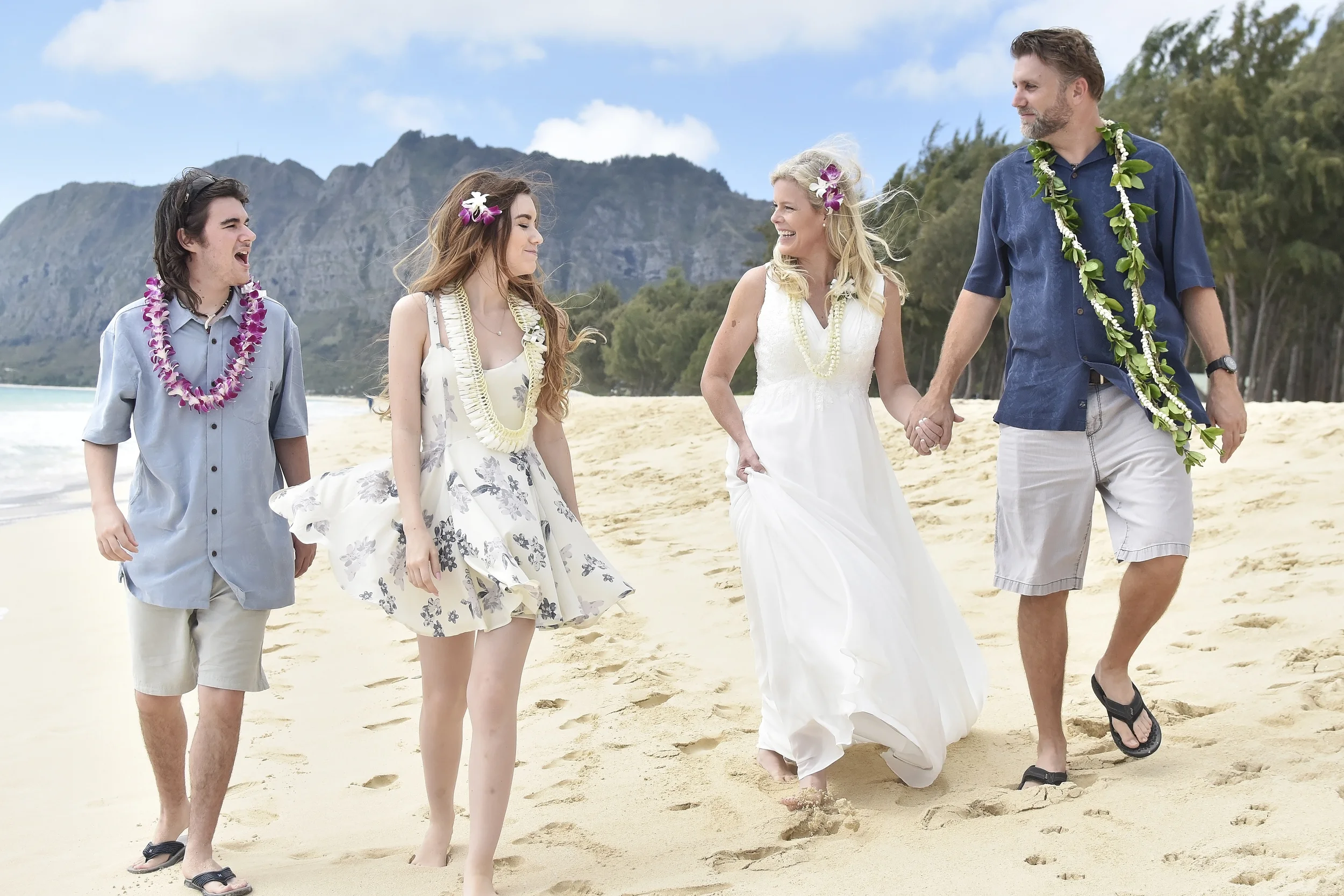 26-waimanalo-beach-wedding.jpg