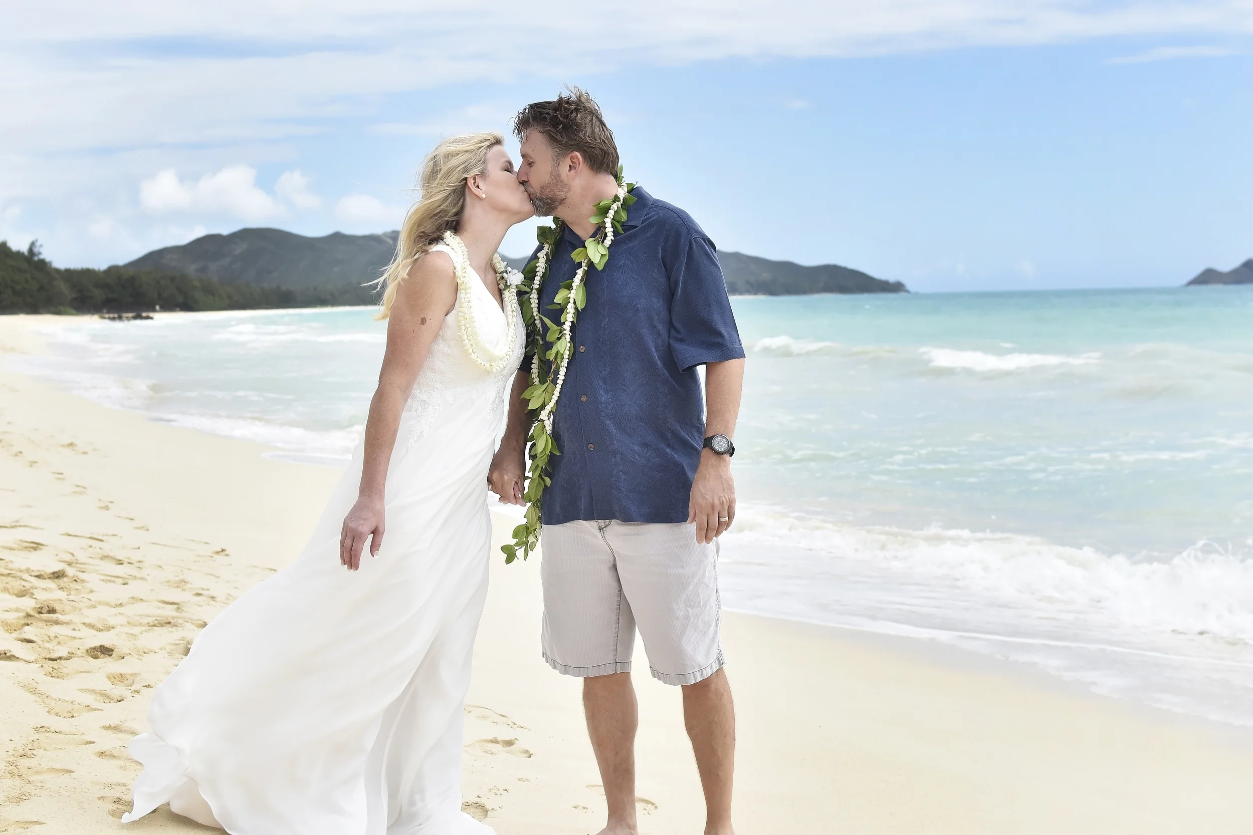 28-waimanalo-beach-wedding.jpg