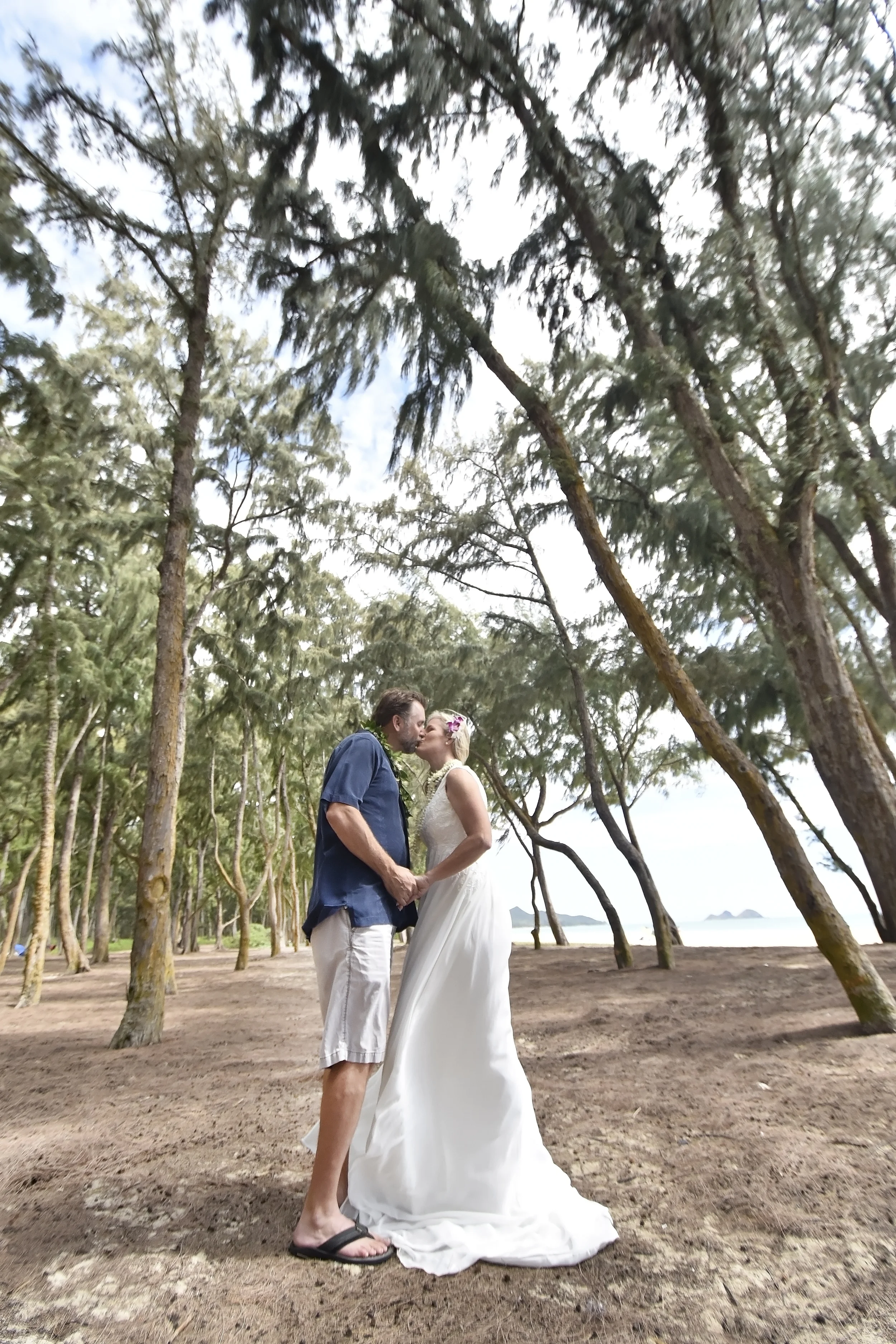 33-waimanalo-beach-wedding.jpg
