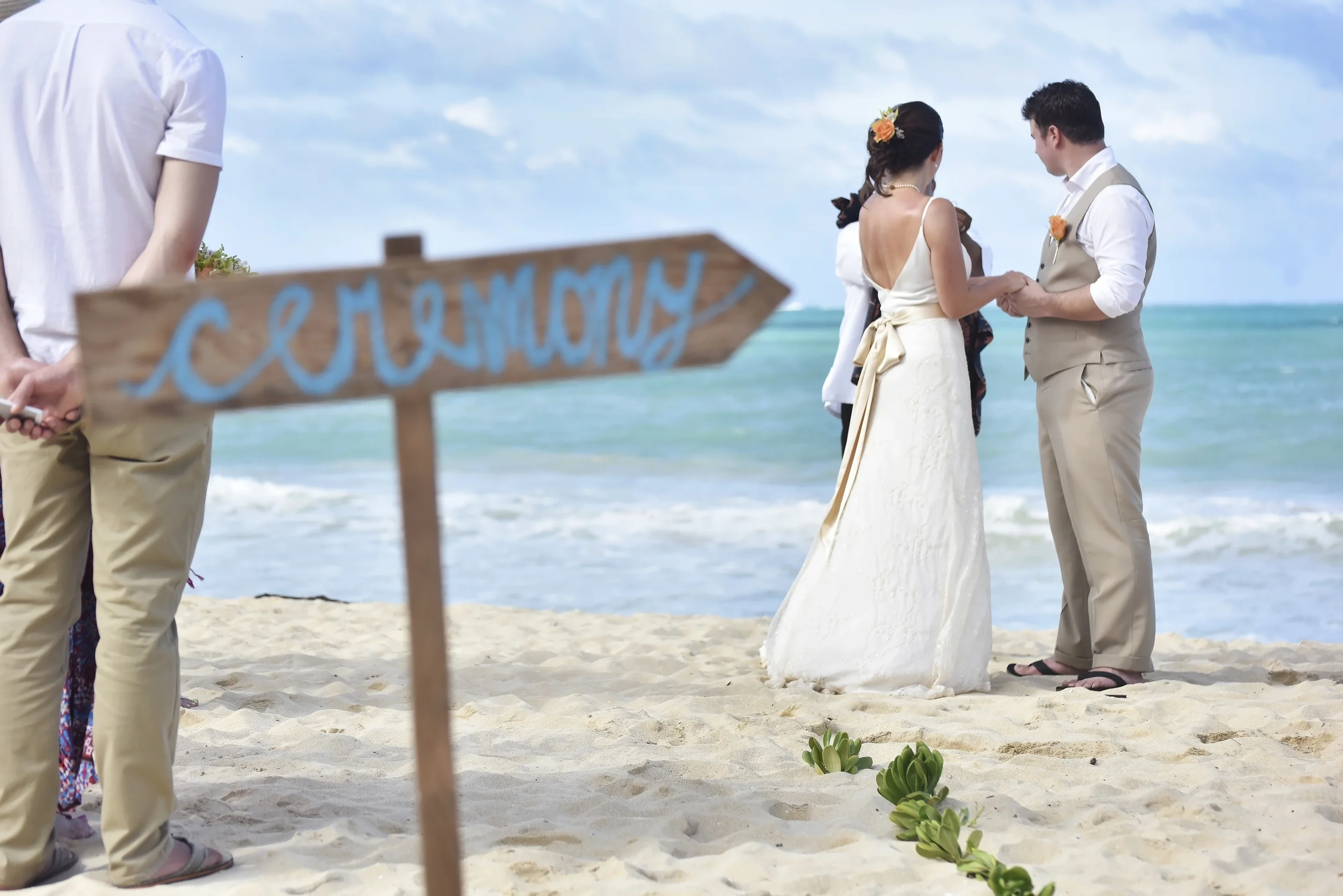 15-waimanalo-beach-wedding-hawaii.jpg