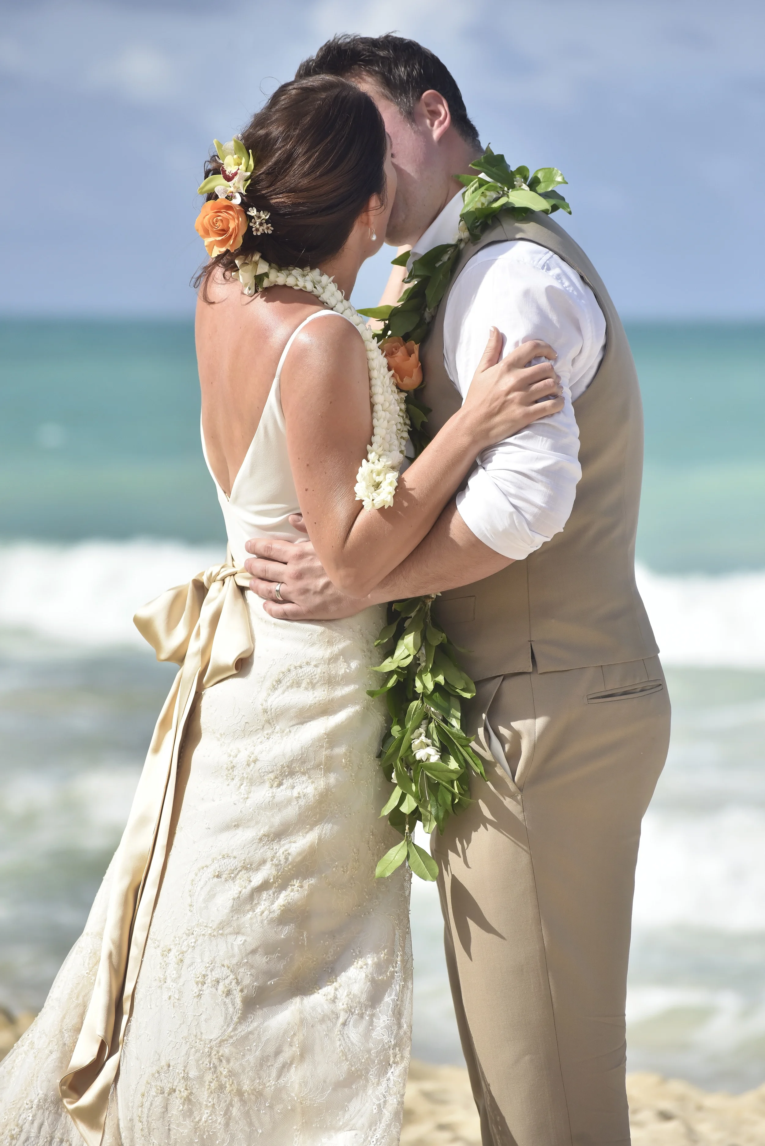 19-waimanalo-beach-wedding-hawaii.jpg