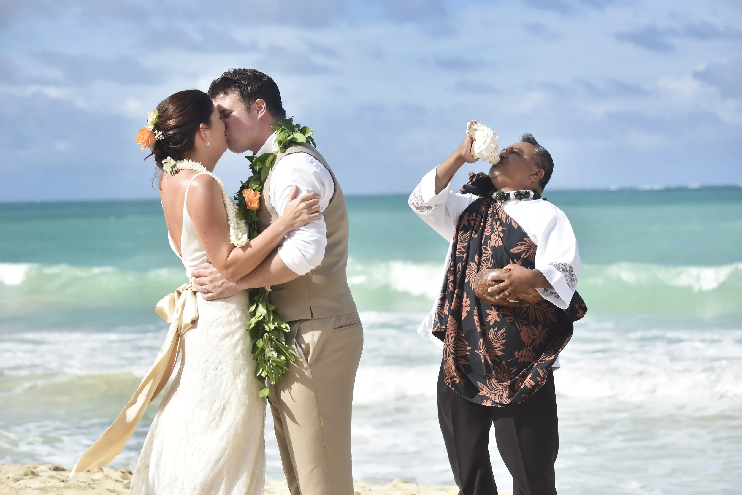 20-waimanalo-beach-wedding-hawaii.jpg