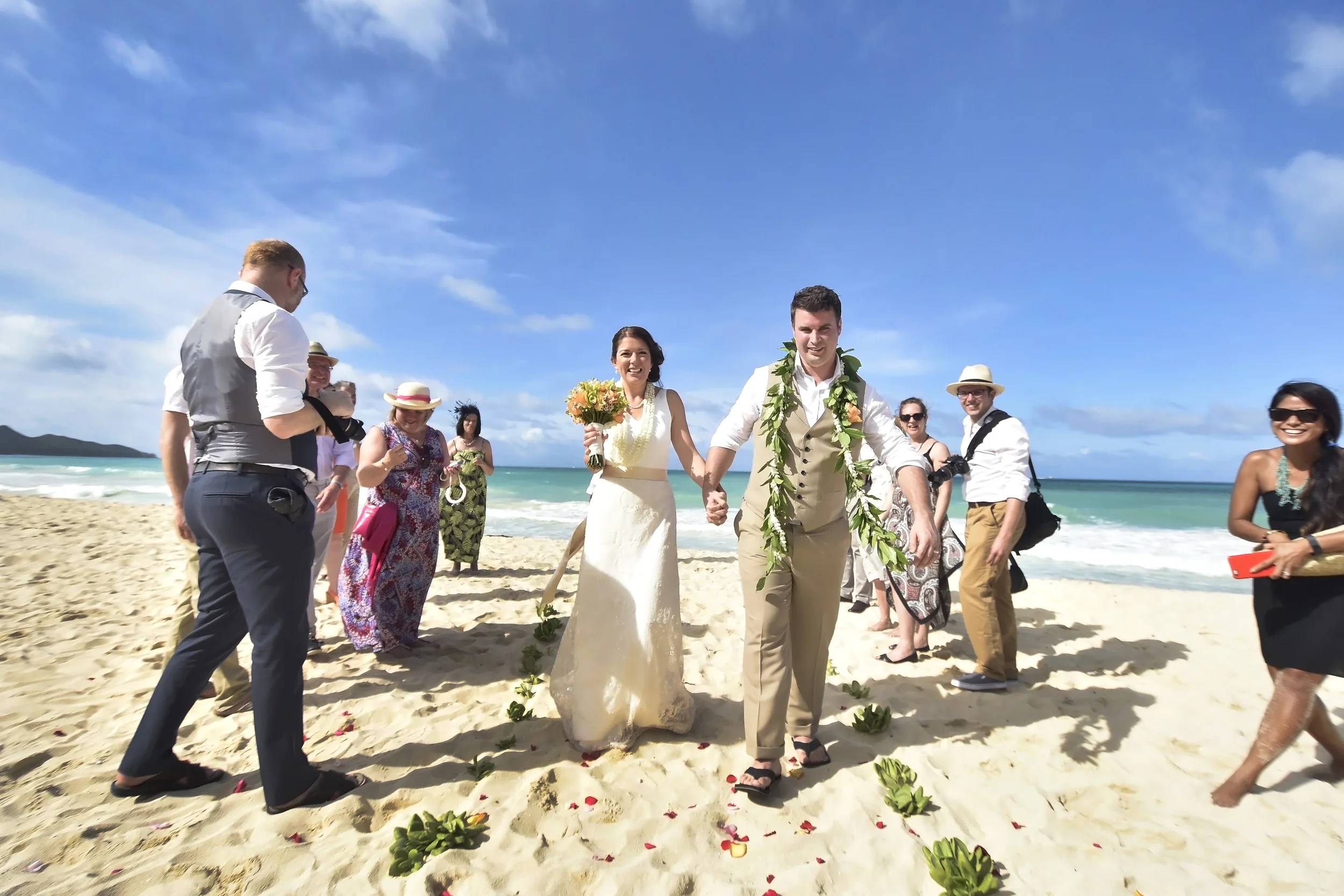 25-waimanalo-beach-wedding-hawaii.jpg
