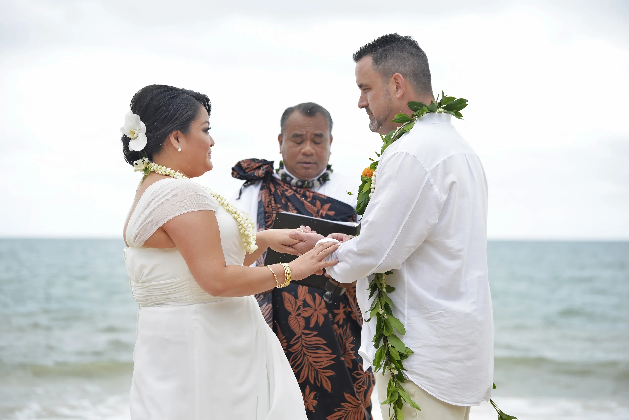 8-waimanalo-beach-hawaii-wedding.jpg