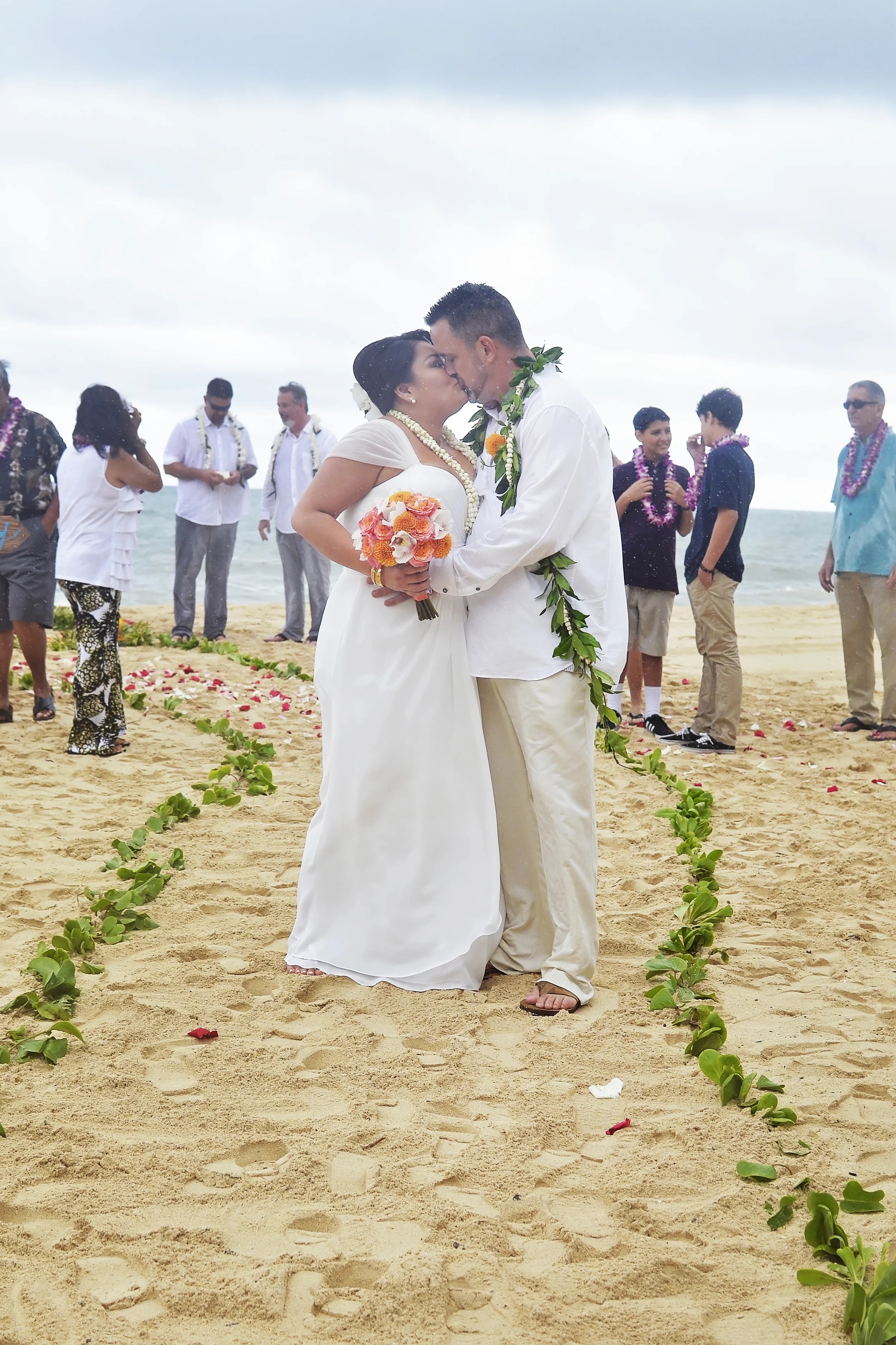 10-waimanalo-beach-hawaii-wedding.jpg