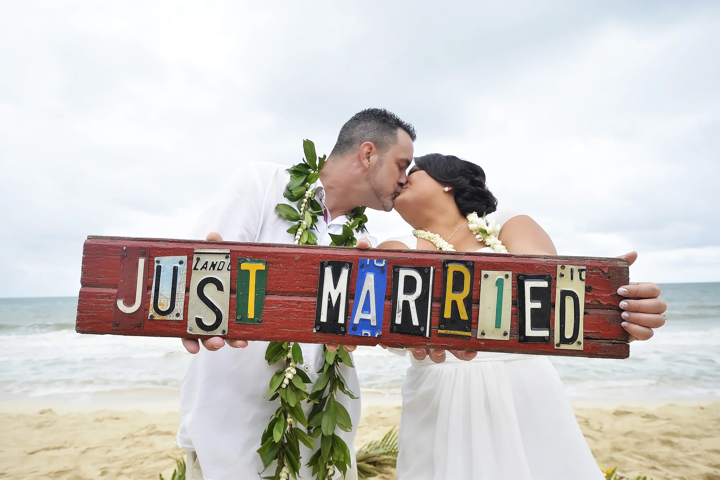23-waimanalo-beach-hawaii-wedding.jpg