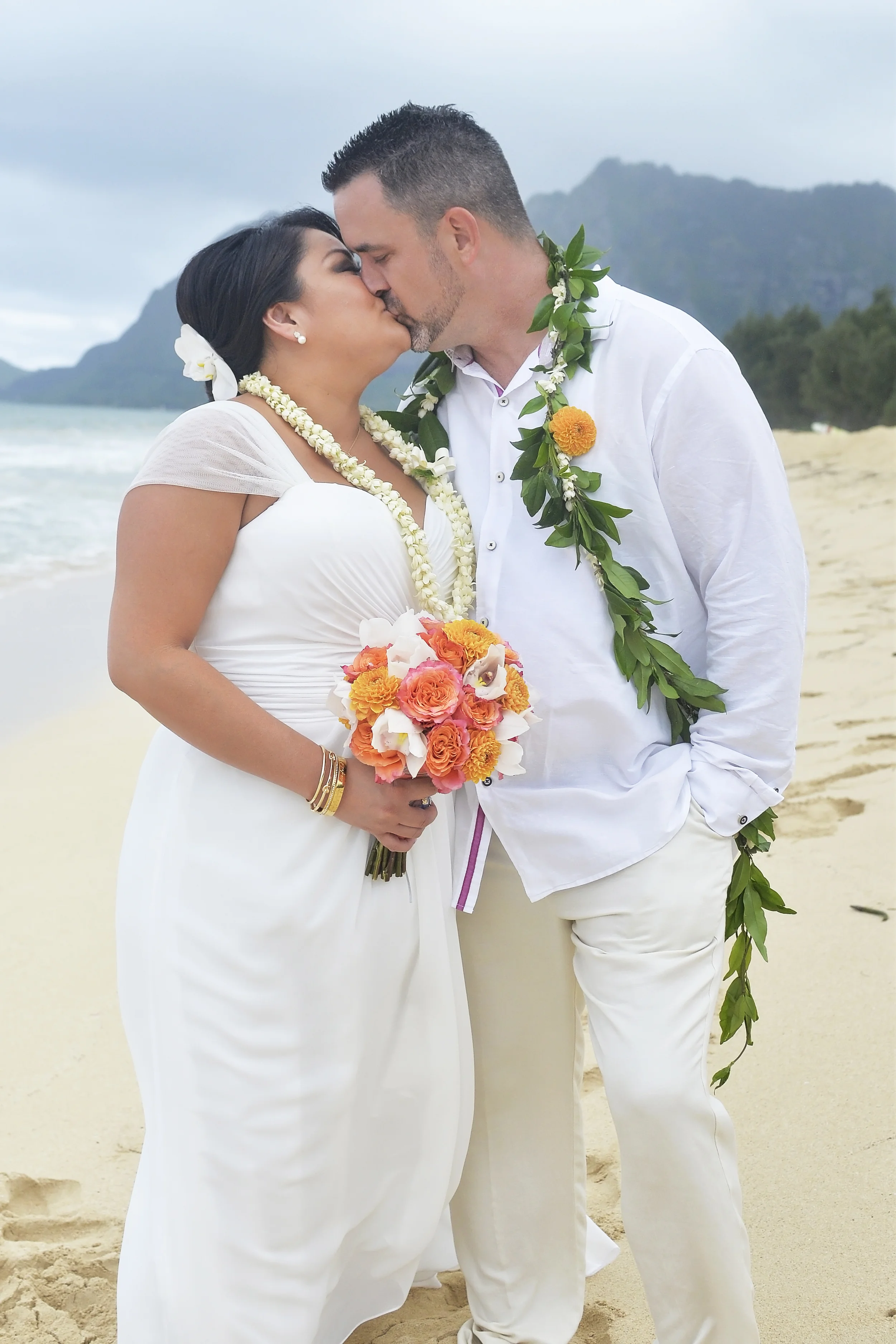 27-waimanalo-beach-hawaii-wedding.jpg