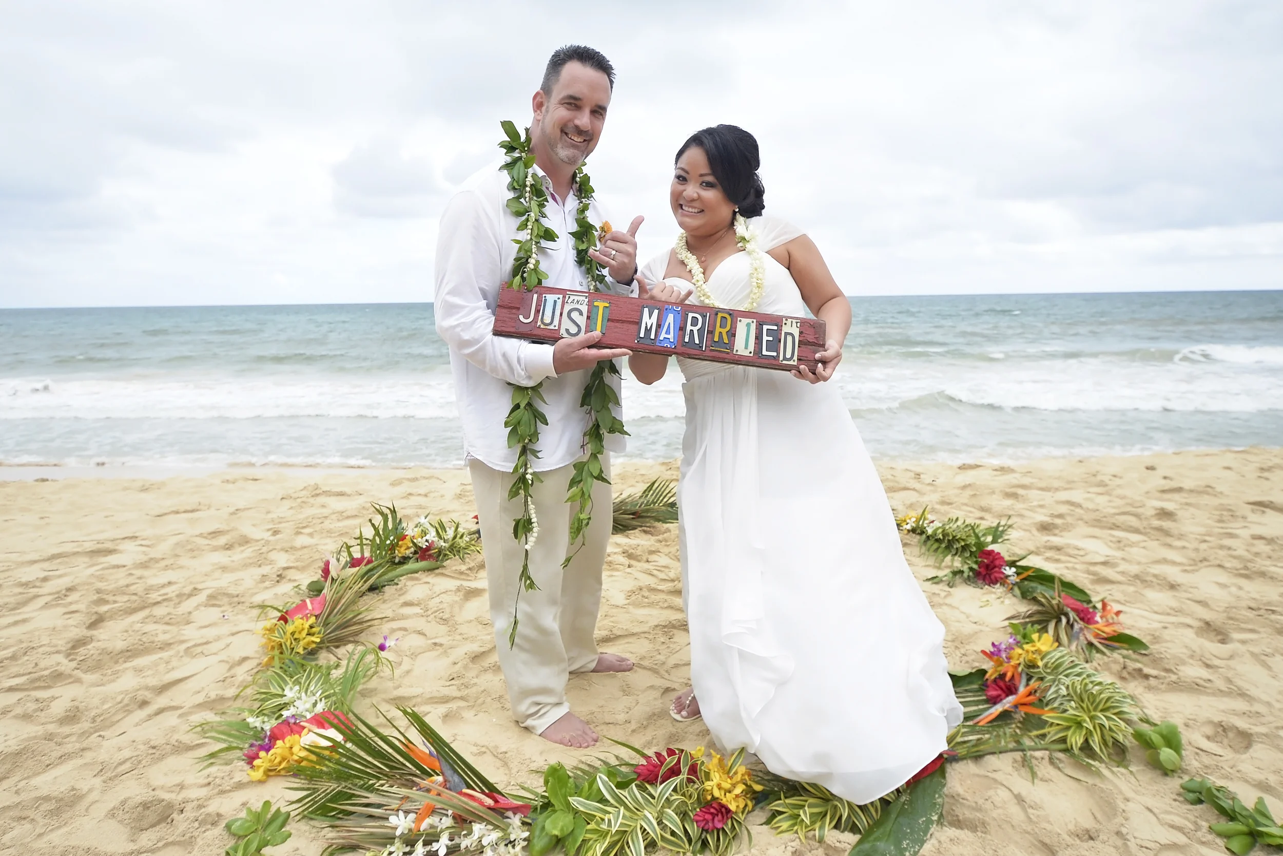 30-waimanalo-beach-hawaii-wedding.jpg